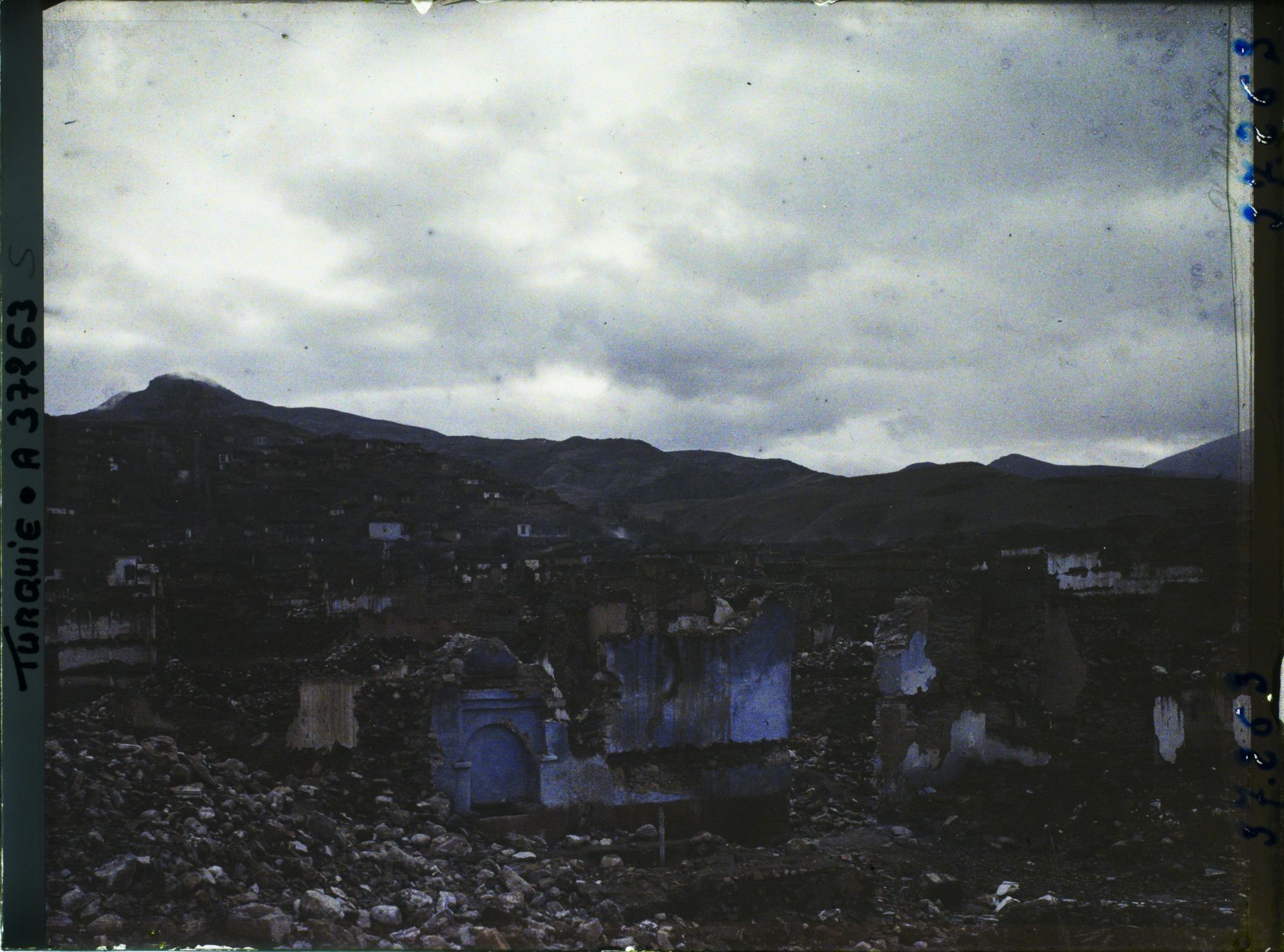 Image représentant Turquie, Alacheir, Coucher du jour sur les ruines