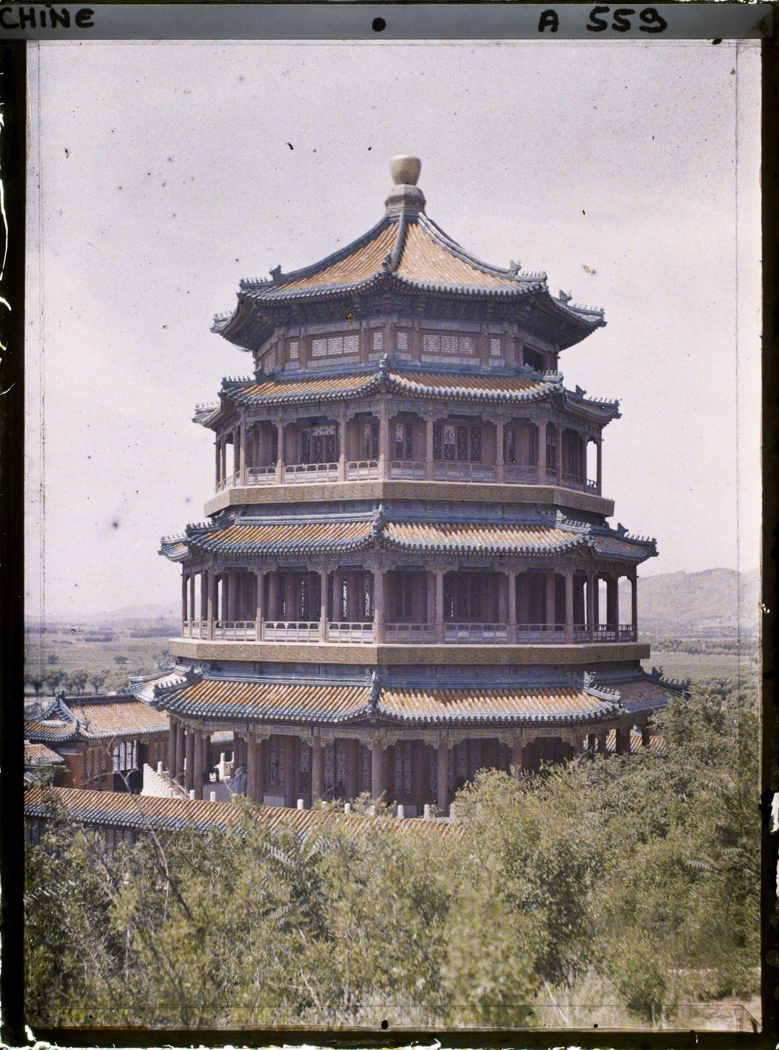 Image représentant Foxiangge (" pavillon à Étage du Parfum du Bouddha "), palais d'Été, Yiheyuan ("  jardin de la Concorde Entretenue  ")
