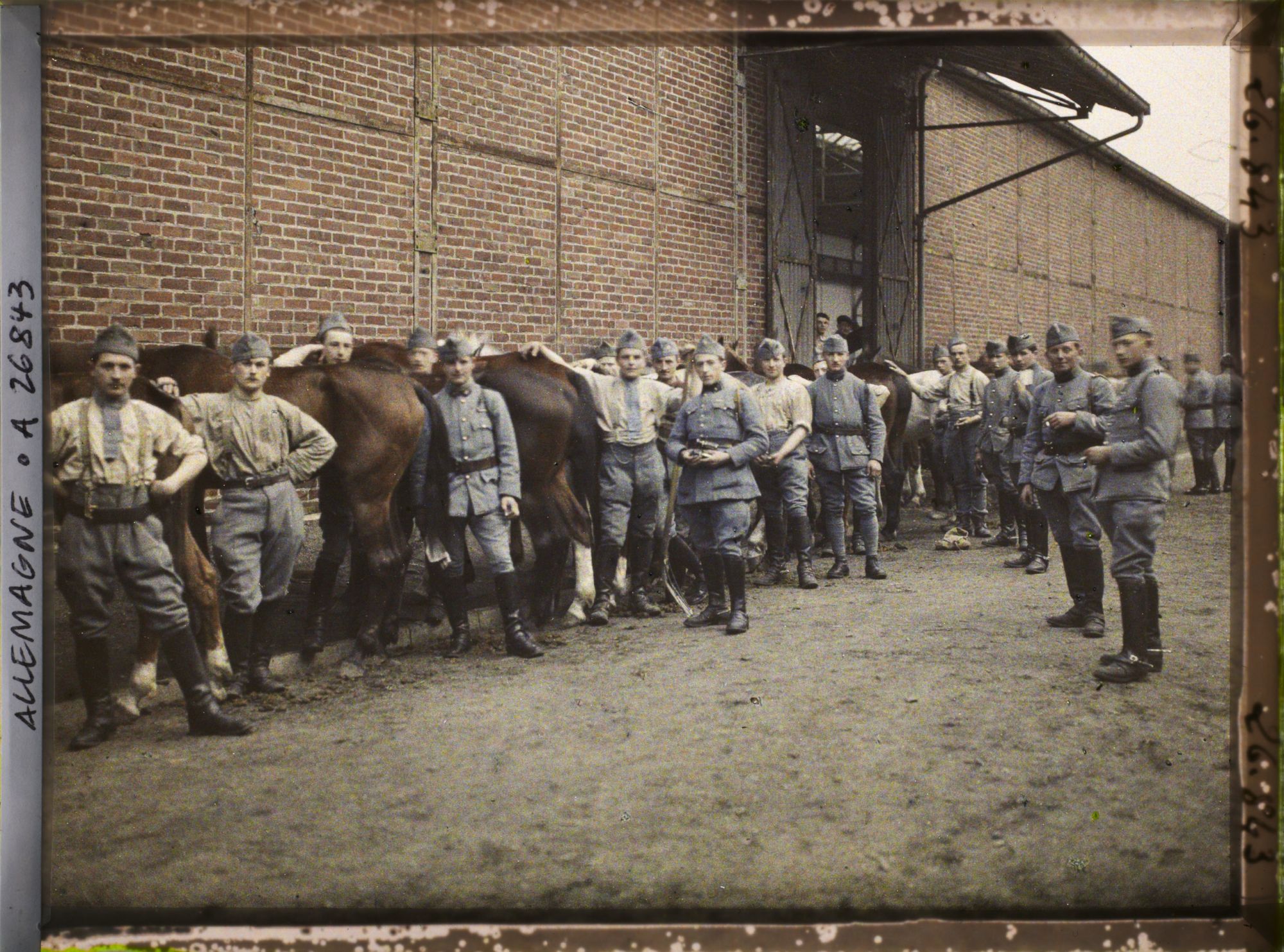 Image représentant cavalerie française dans la boulonnerie