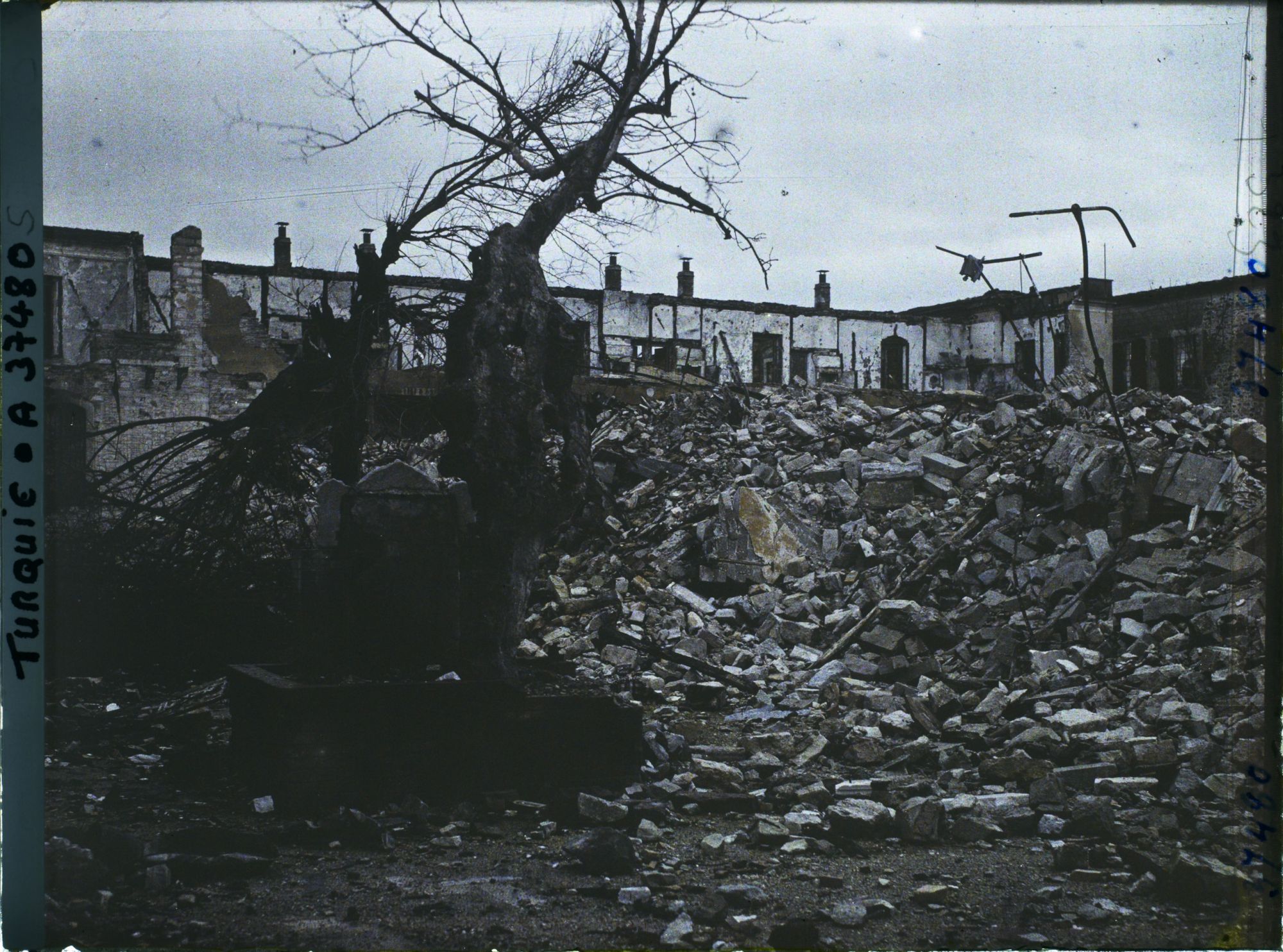Image représentant Turquie, Smyrne, Ruines de l'Eglise Grecque de St Georges
