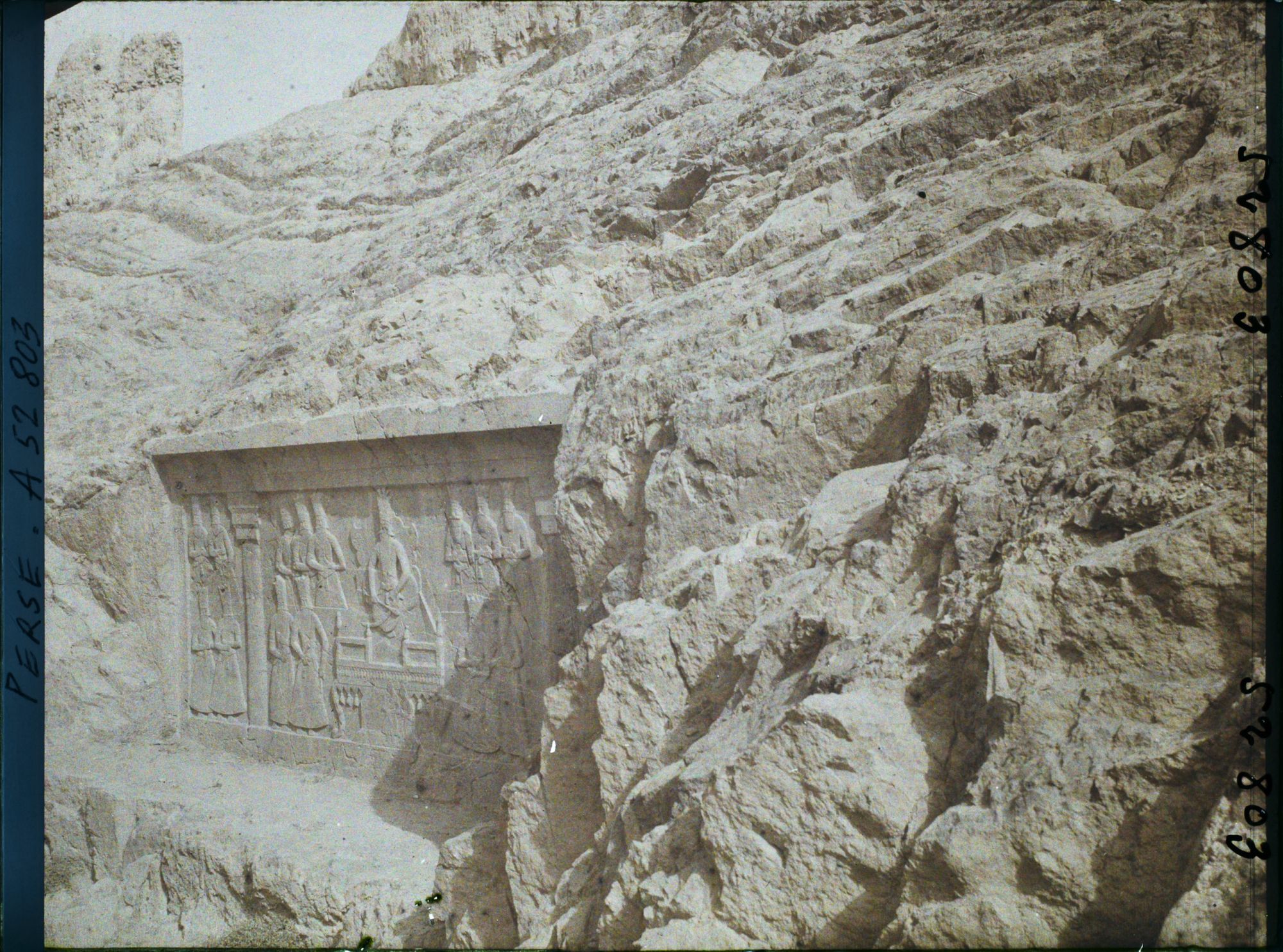 Image représentant Source de Cheshmeh-Ali, bas-relief de Fath Ali shah