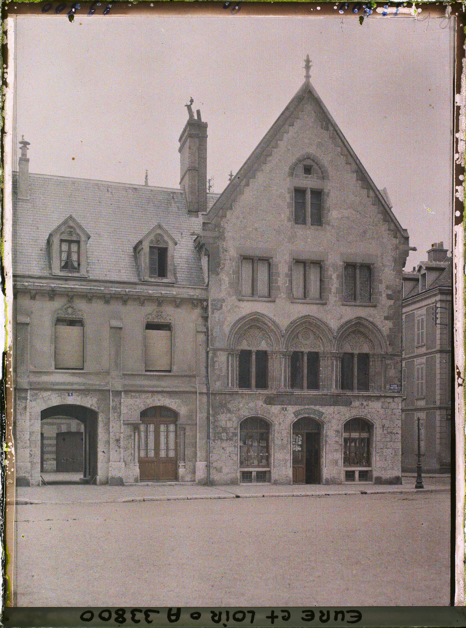 Image représentant Maison gothique sise au 2 Cloître Notre-Dame, angle de la rue des Changes