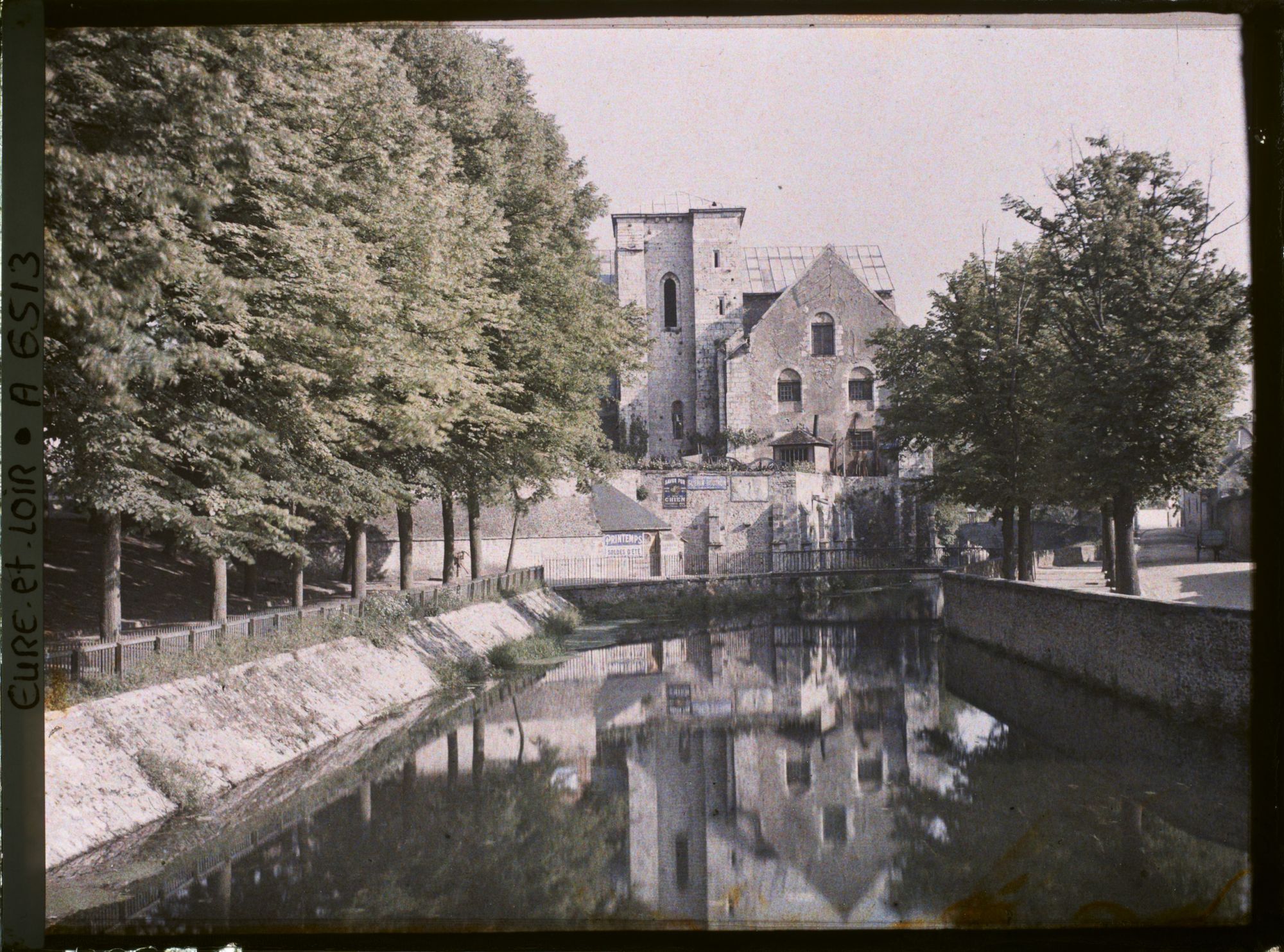 Image représentant Vue des bords de l'Eure et de la collégiale Saint-André, prise depuis le pont des Minimes