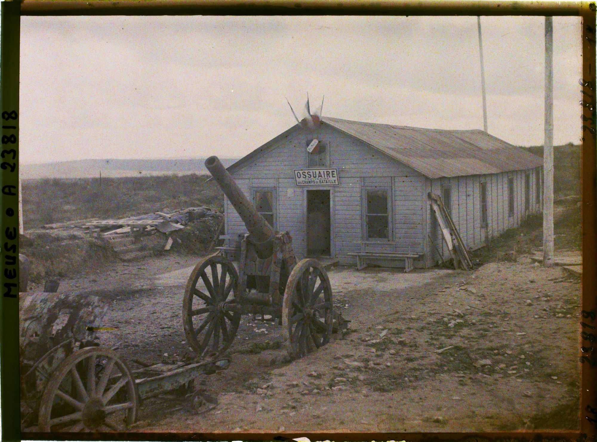 Image représentant France, Verdun, L'Ossuaire provisoire