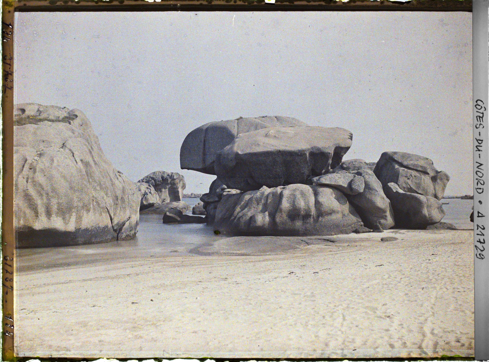 Image représentant Les rochers de la plage Sainte-Anne