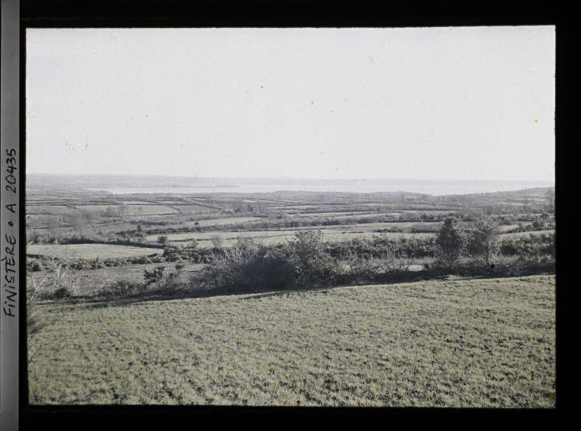 Image représentant La rade de Brest vue de la route de Loperhet