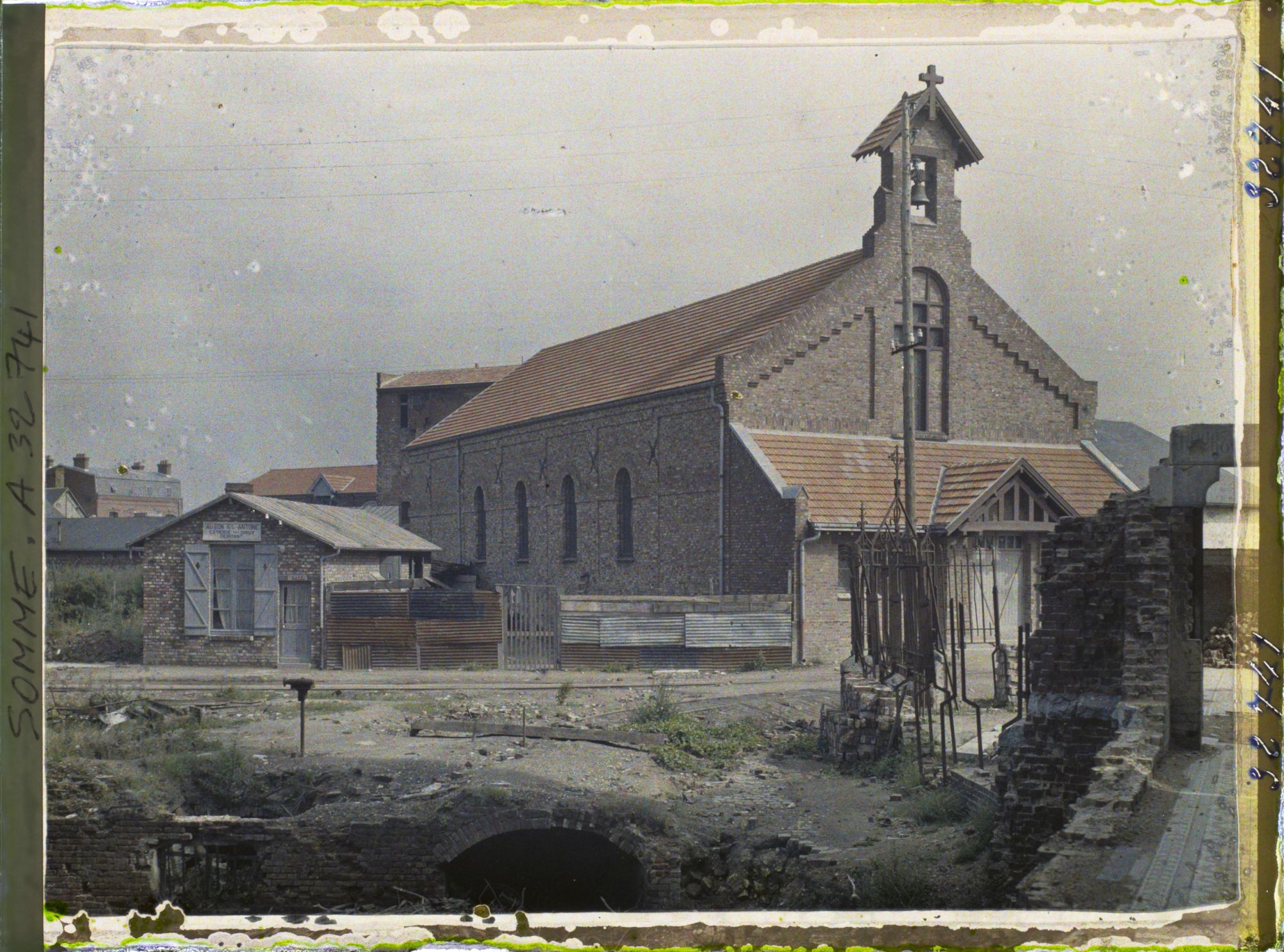 Image représentant France, Albert, L'Eglise provisoire