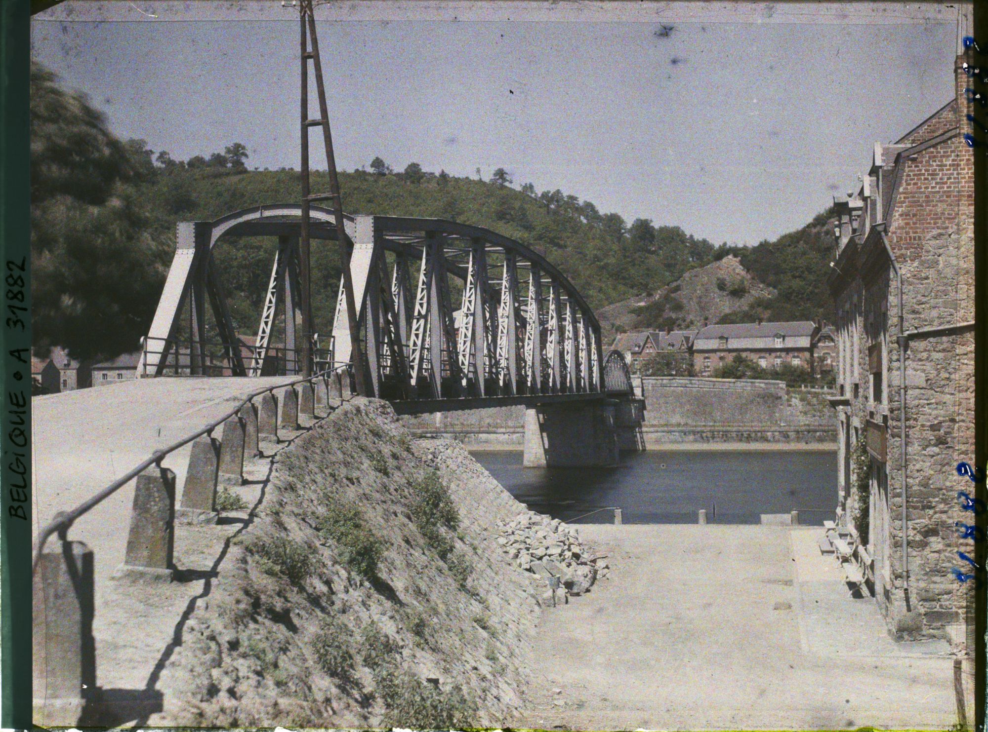 Image représentant Belgique, Hastière, Le Grand Pont, vu de la rive droite