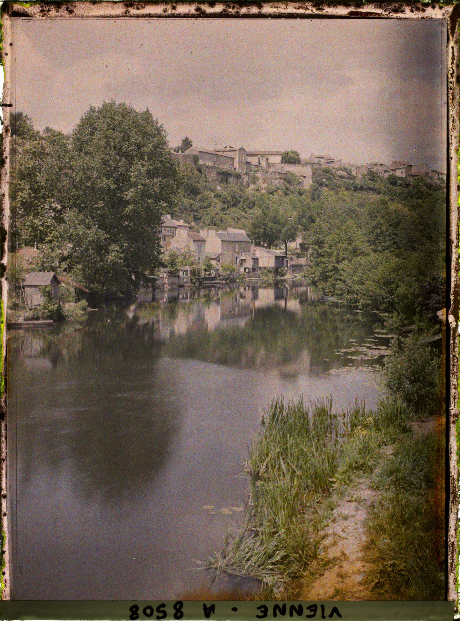 Image représentant Le Clain vu du pont de chemin de fer