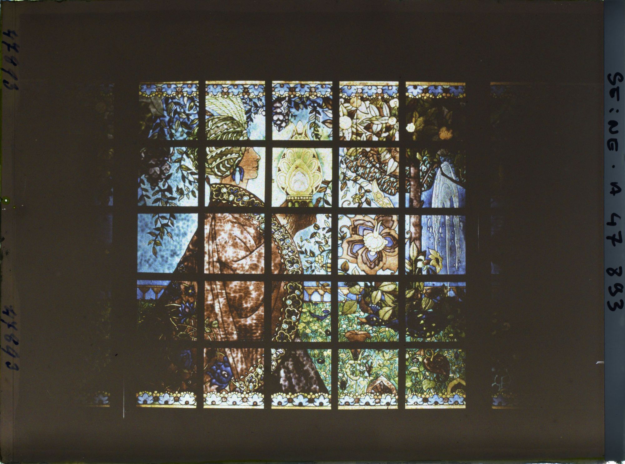 Image représentant L'Exposition des arts décoratifs, Vitrail du salon de l'école nationale d'art décoratif de Nice