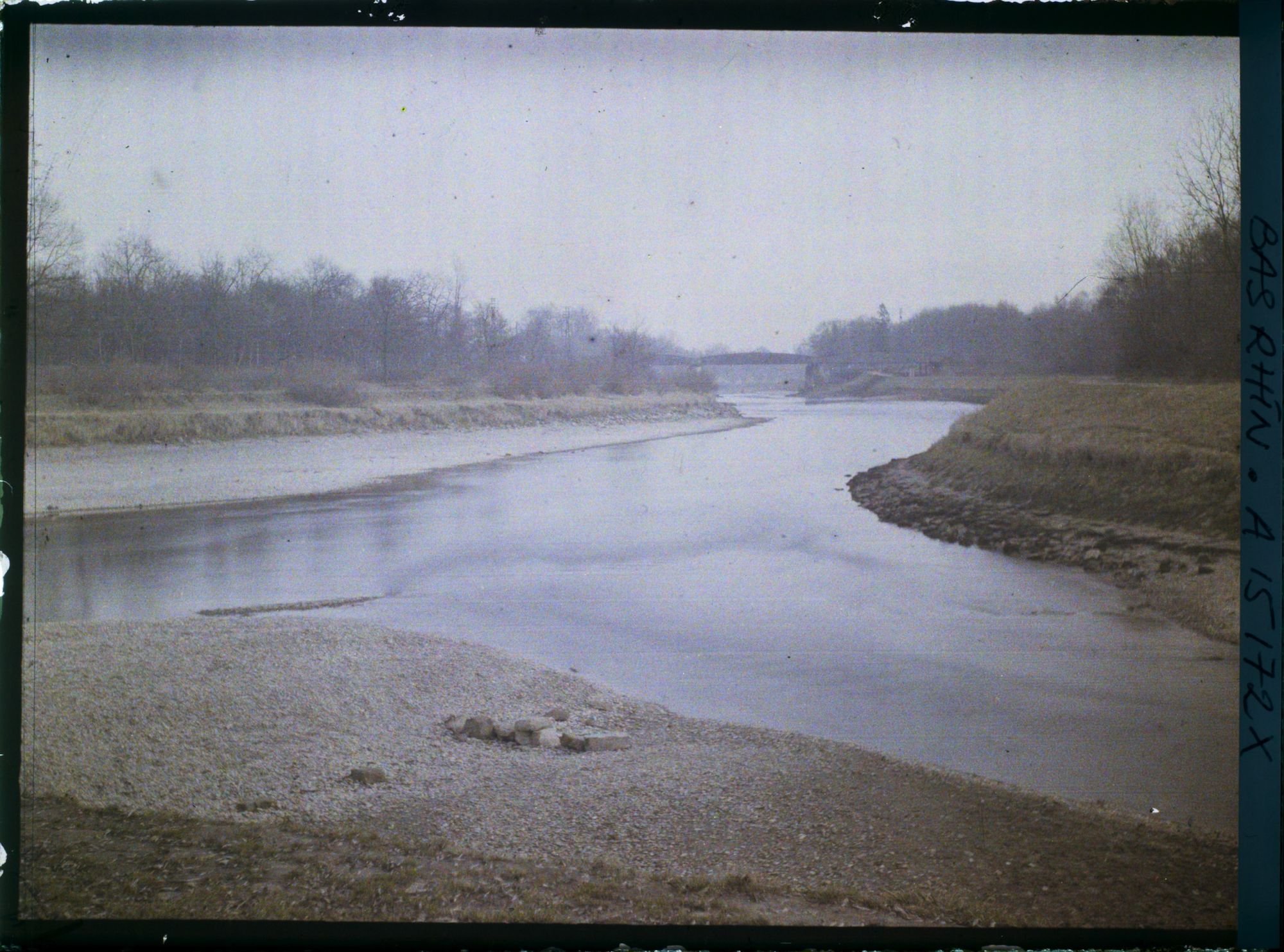 Image représentant France, Strasbourg, Le petit Rhin vers l'amont, avec son petit affluent