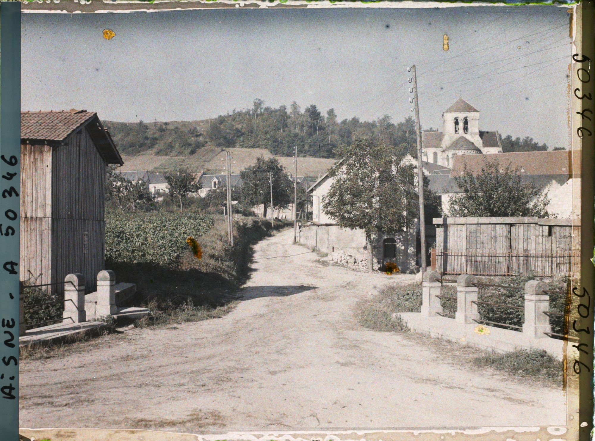 Image représentant France, Pernant, Vue vers l'Eglise