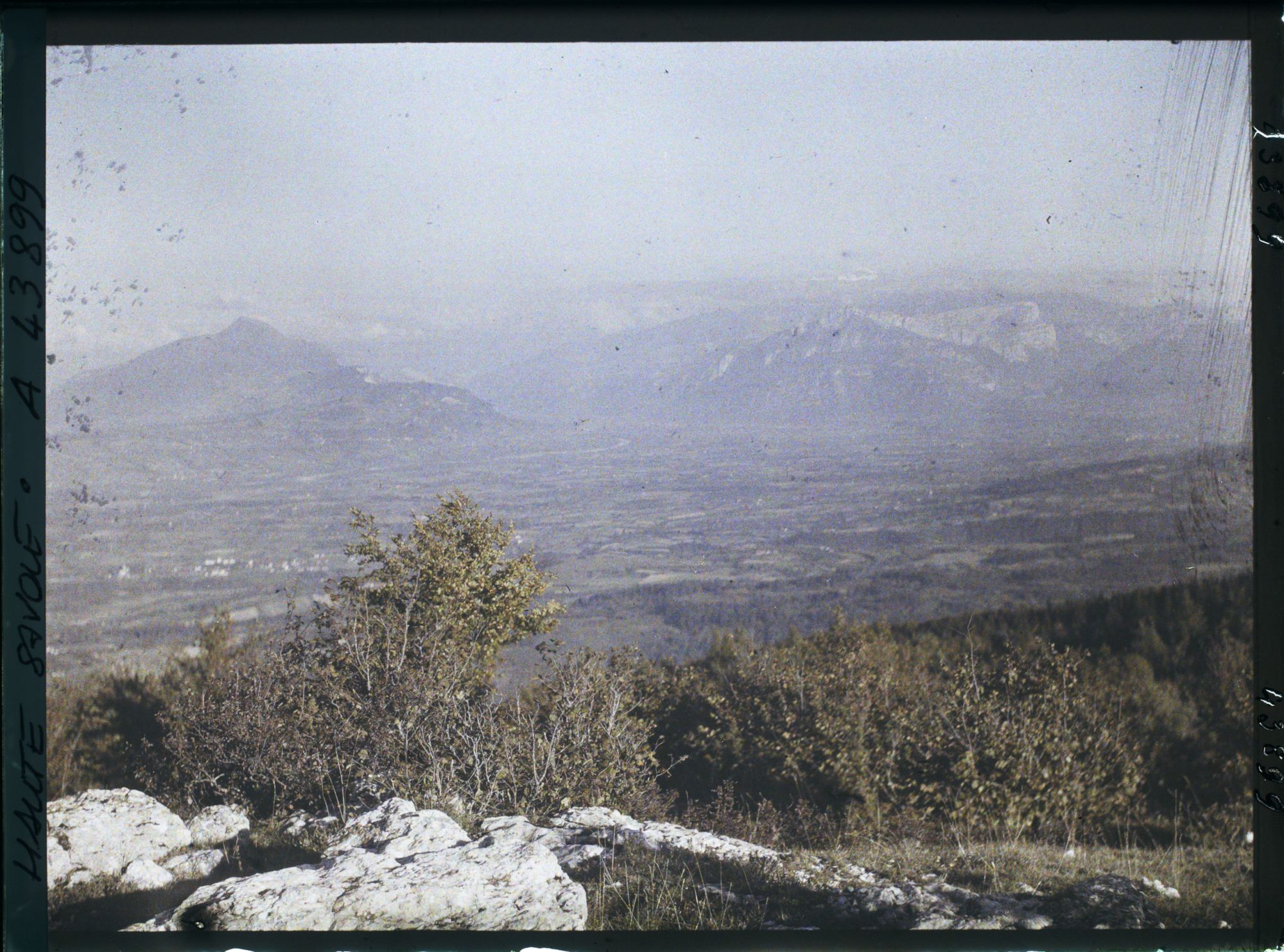 Image représentant France, Le Salève, Panorama s/ la Vallée à gauche, le môle et début de la Vallée du Sixte