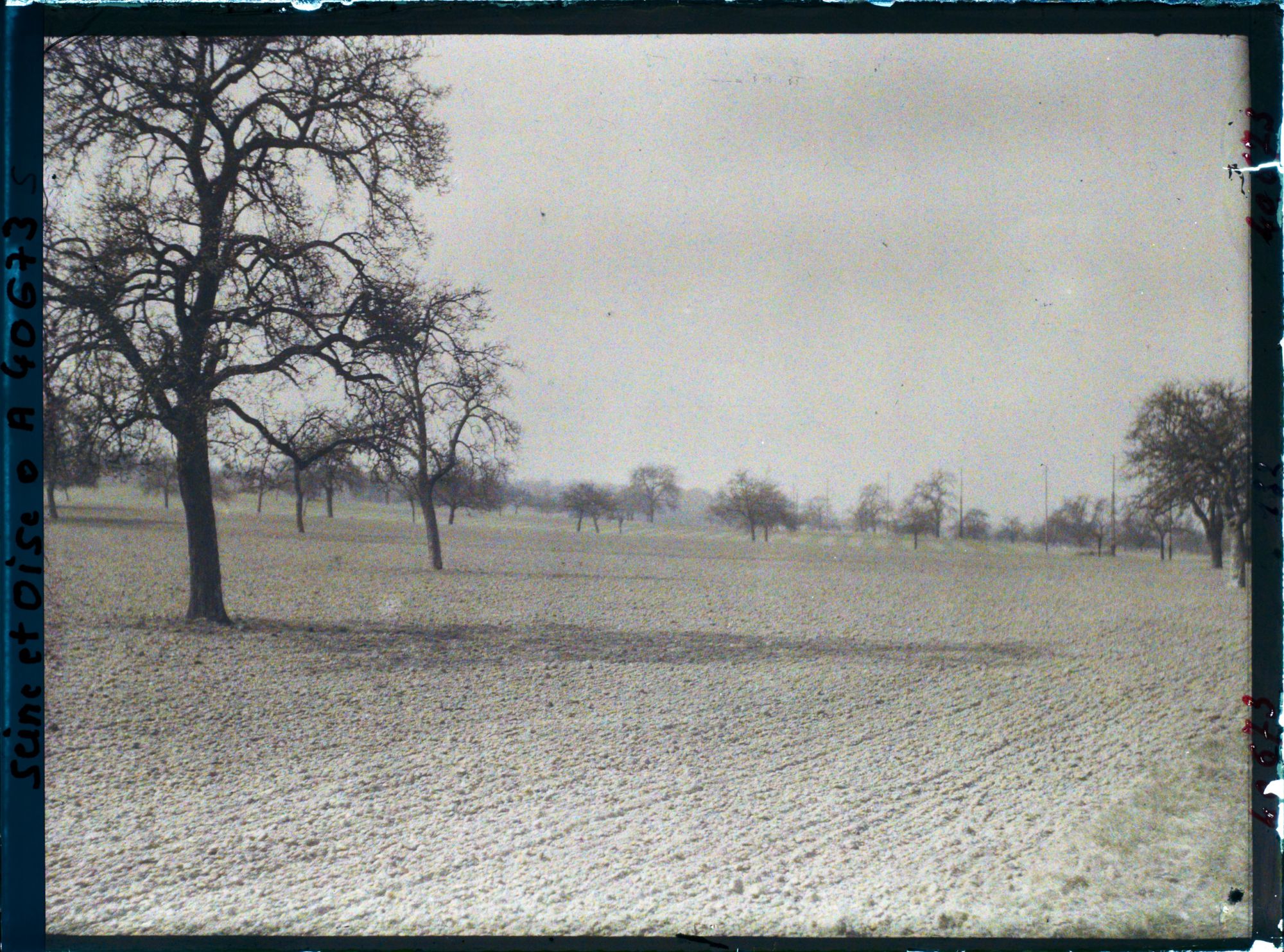 Image représentant France, Les Clayes, Champs venant d' être ensemencé