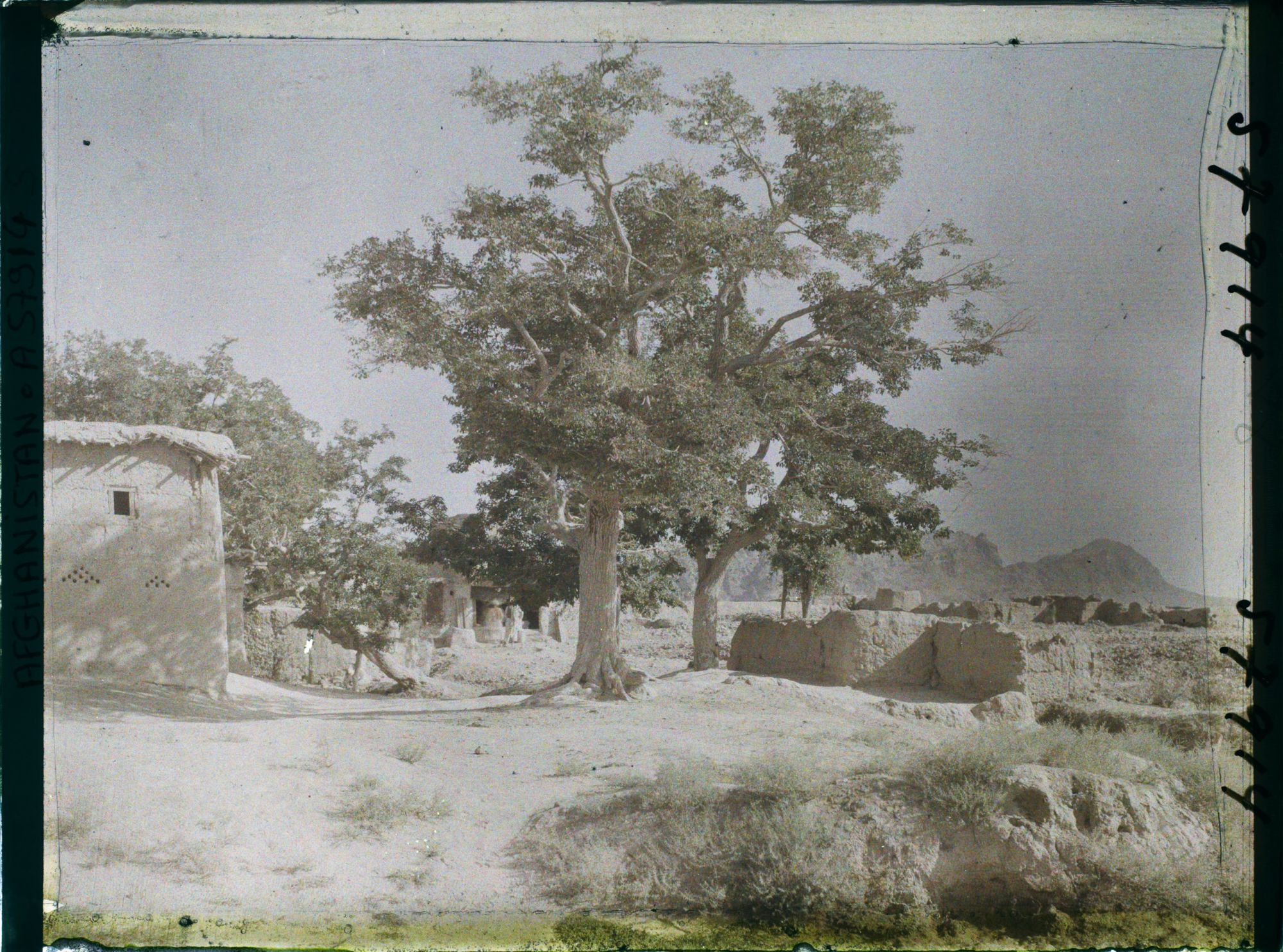 Image représentant Afghanistan, Moukor, Entrée du Village