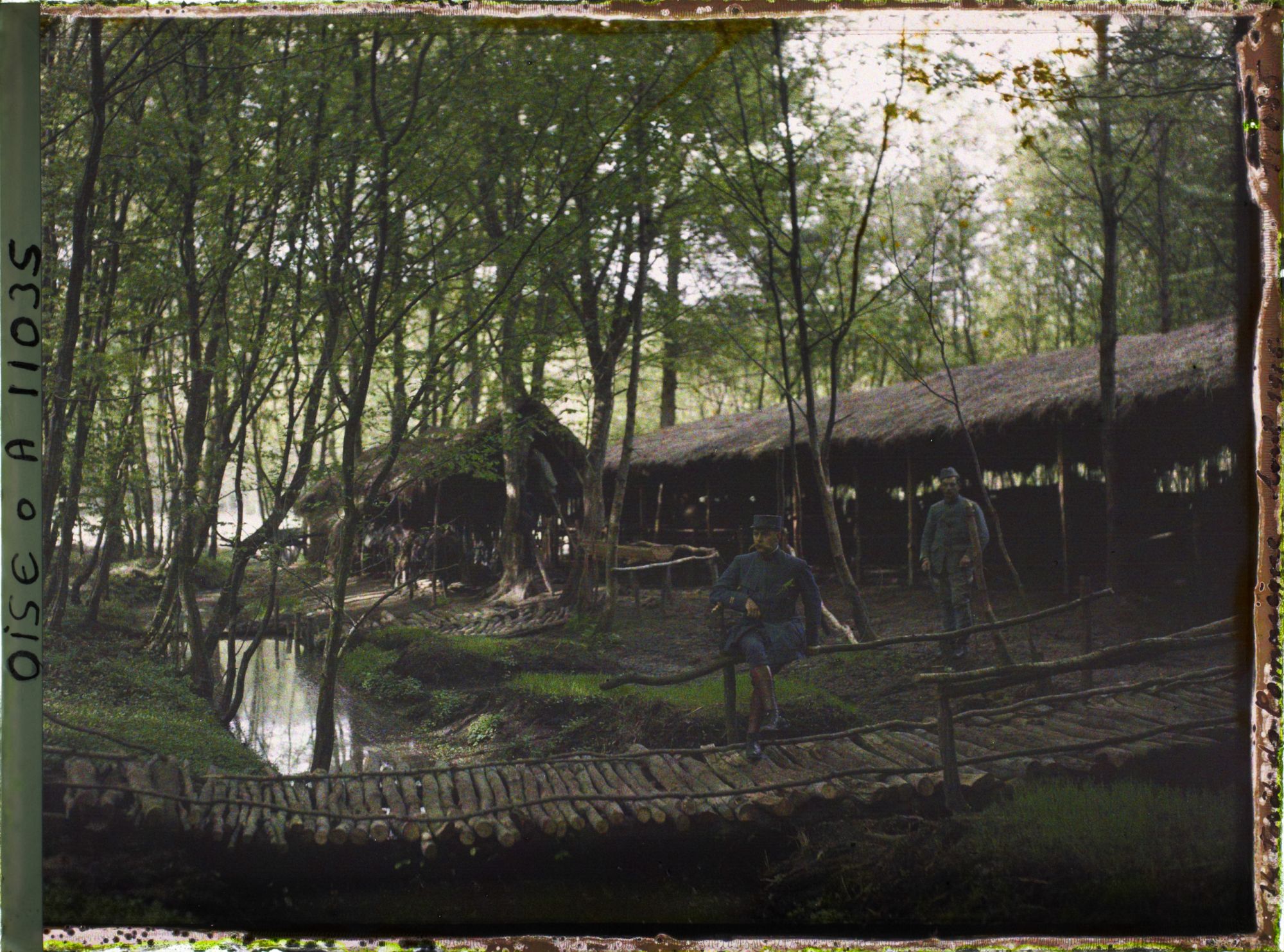 Image représentant Forêt de Compiègne [les écuries d'un camp militaire]