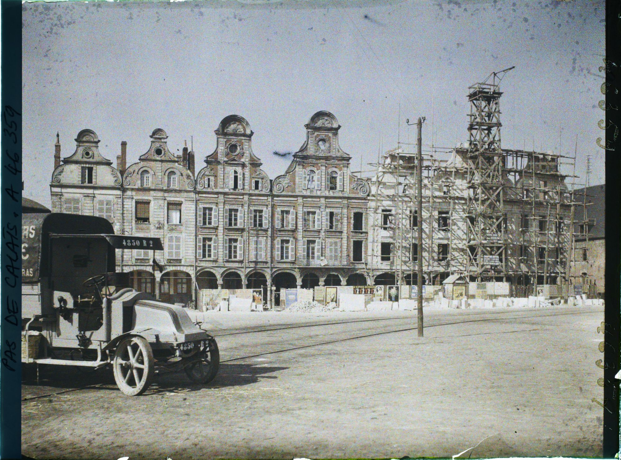 Image représentant France, Arras, Gde place partie Sud.