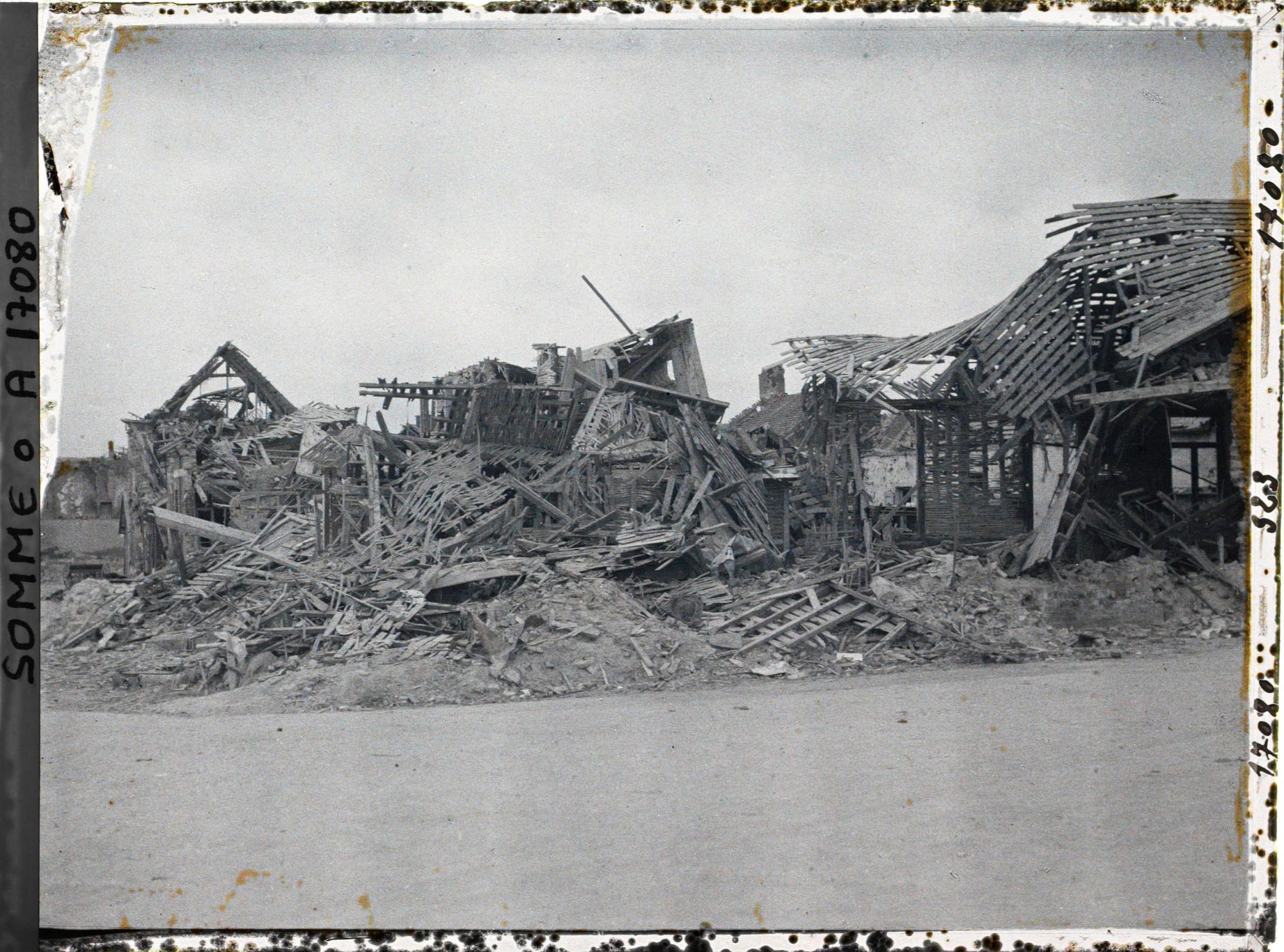 Image représentant France, Villers-Bretonneux, Place de la Mairie