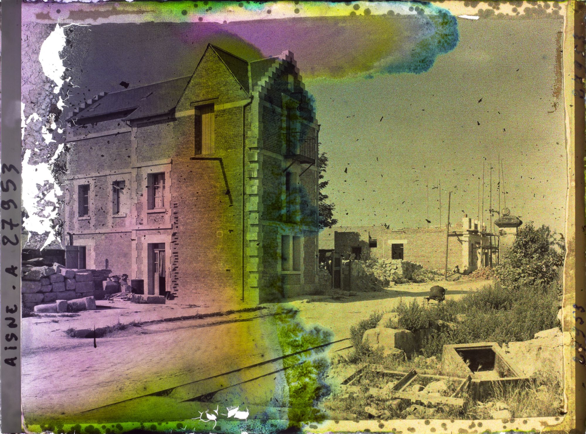 Image représentant France, Crouy, Maison reconstruite et en construction