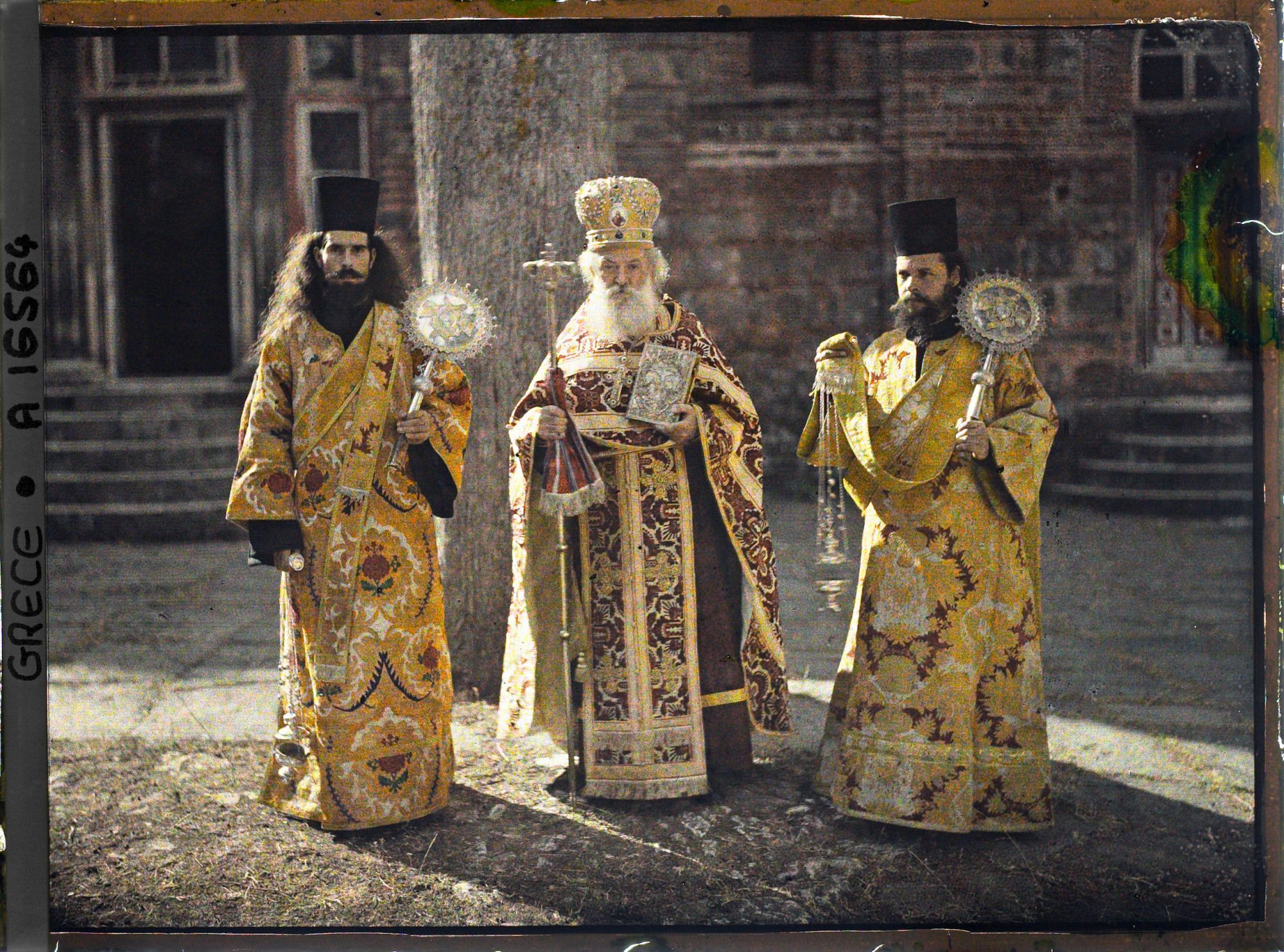 Image représentant Turquie, Hilendar, Le Père Archimandrite et deux Diacres