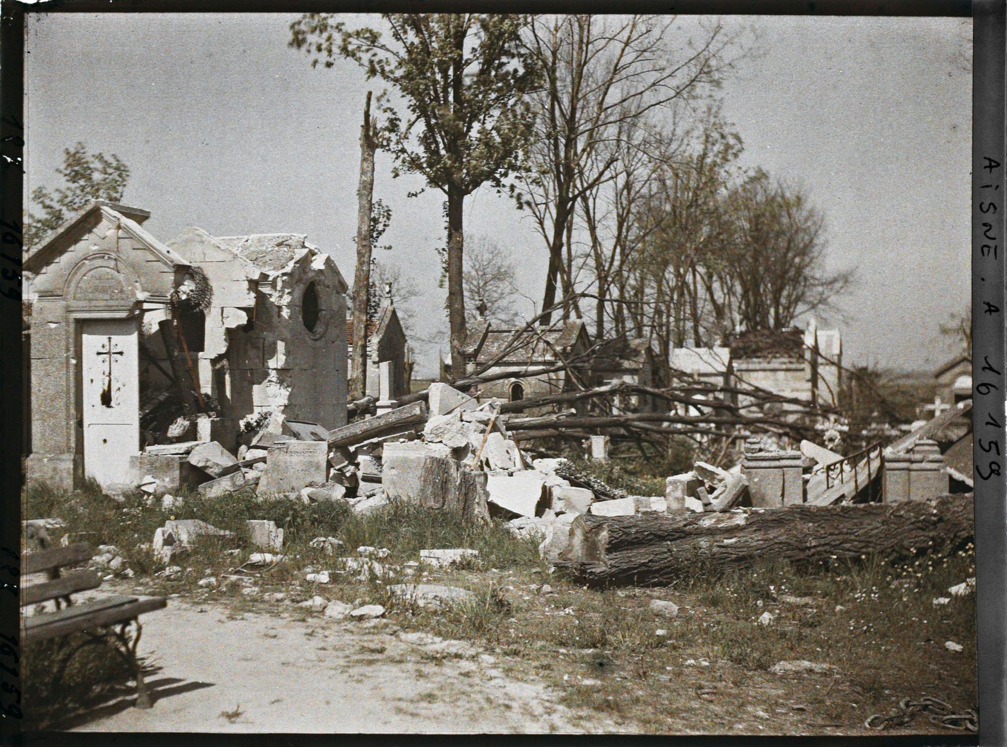 Image représentant France, St Quentin, Un Coin du Cimetière St Jean
