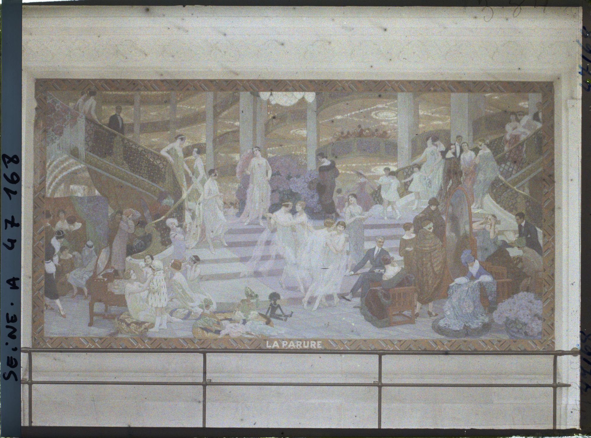 Image représentant L'Exposition des arts décoratifs, la Cour des métiers, Charles Plumet, Panneaux de O. Guillonnet, La Parure