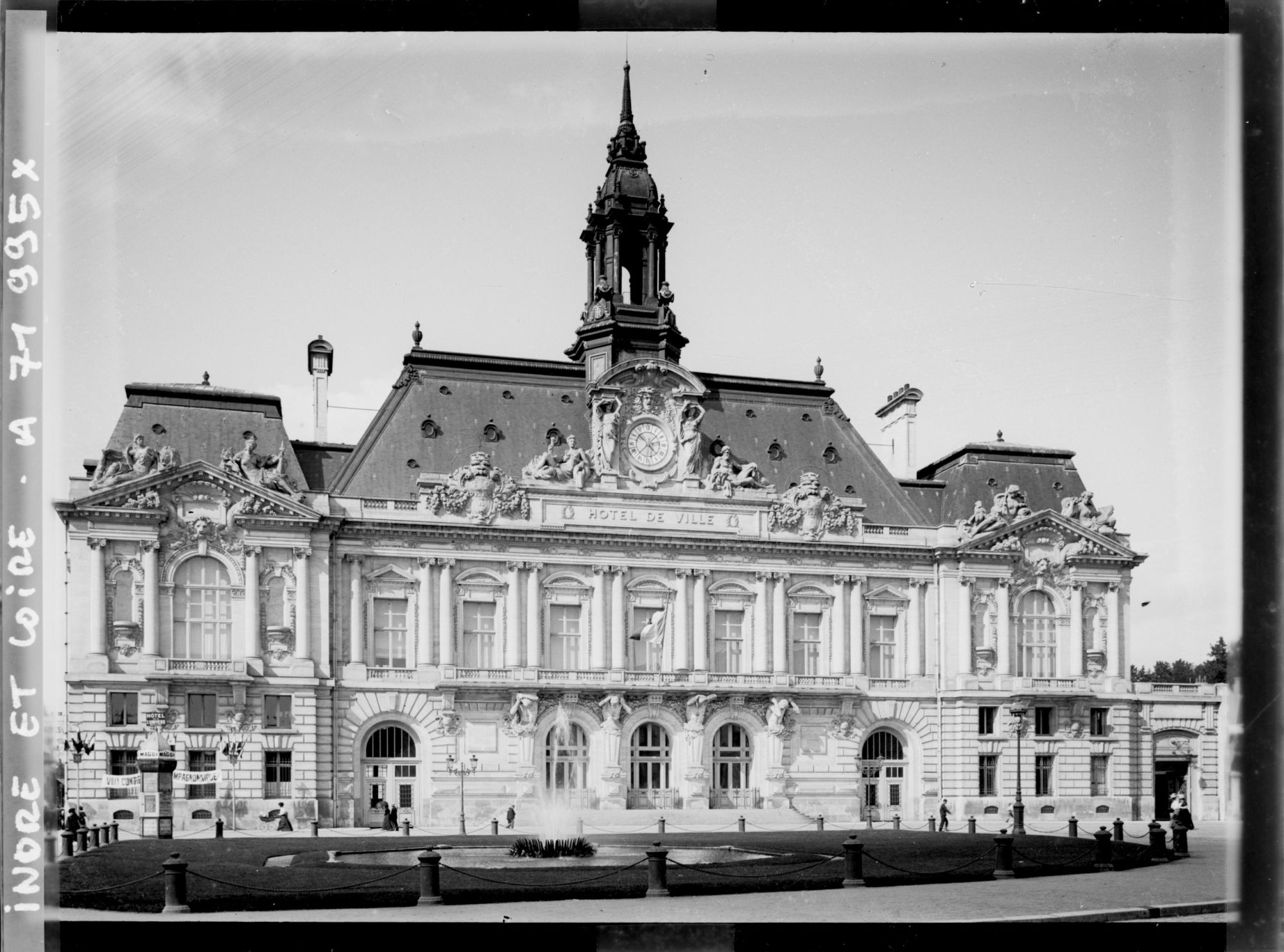 Image représentant L'Hôtel de Ville, sur l'actuelle place Jean Jaurès