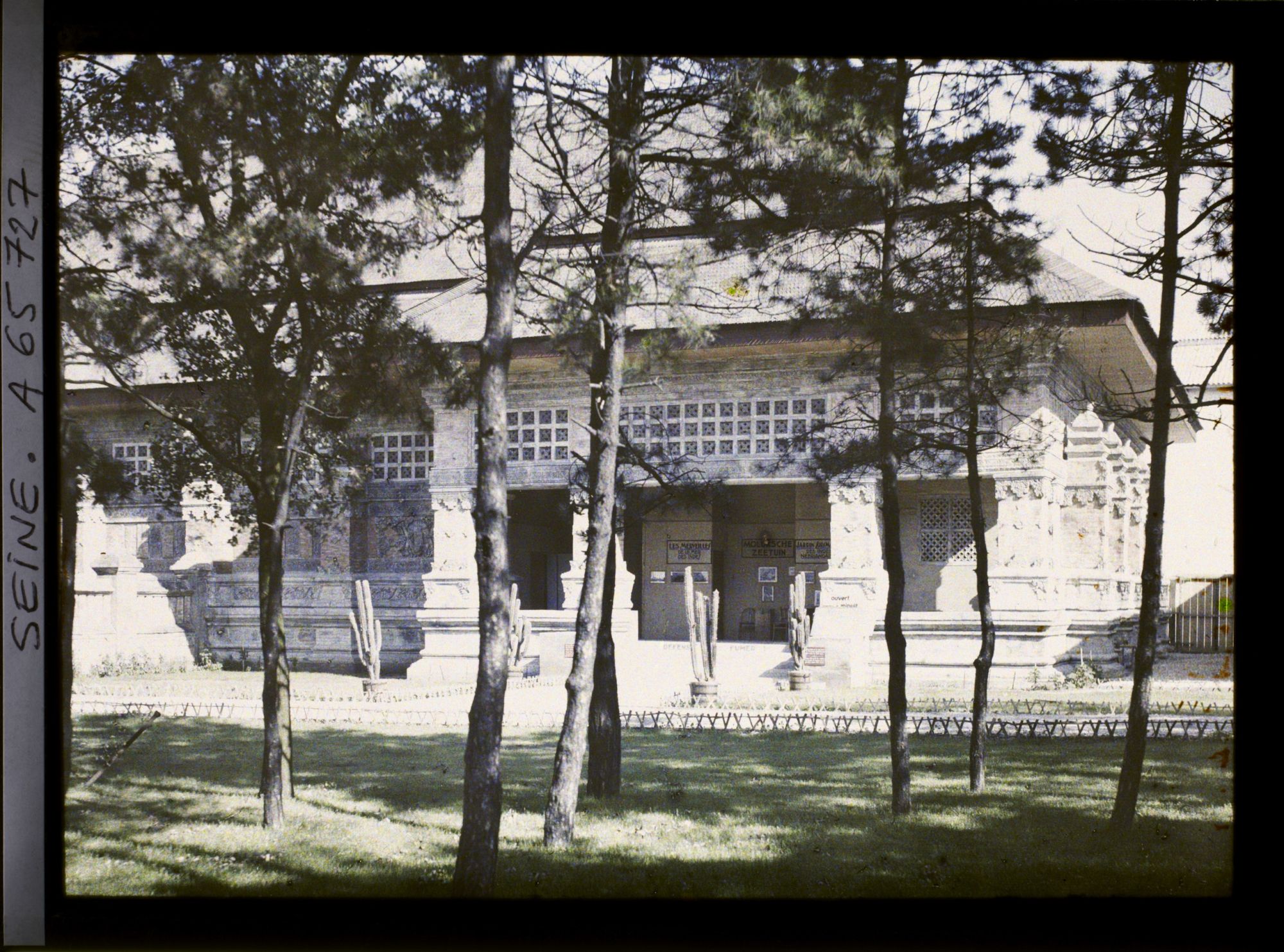Image représentant L'Exposition Coloniale Internationale de 1931, le pavillon des Merveilles de la mer des Indes, aquarium de la section hollandaise