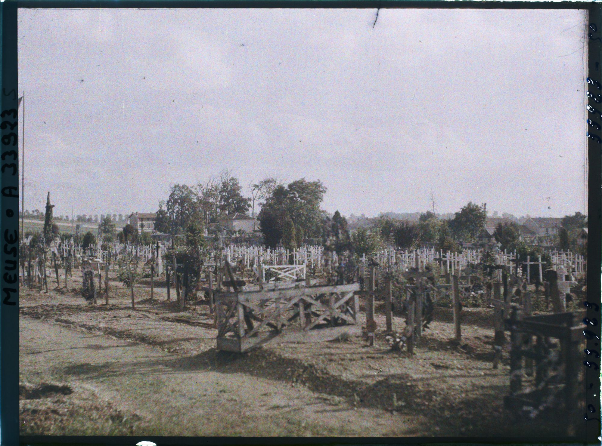 Image représentant France, Verdun, Vue d'ensemble sur le Cimetière