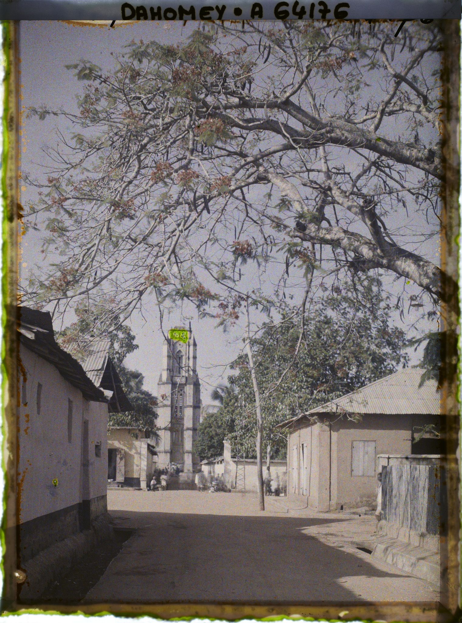 Image représentant Vue vers l'église de la mission catholique