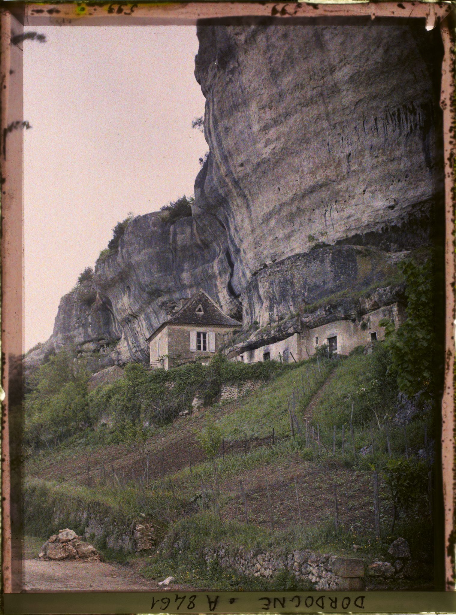Image représentant Entre la gare et le village, les habitations troglodytes