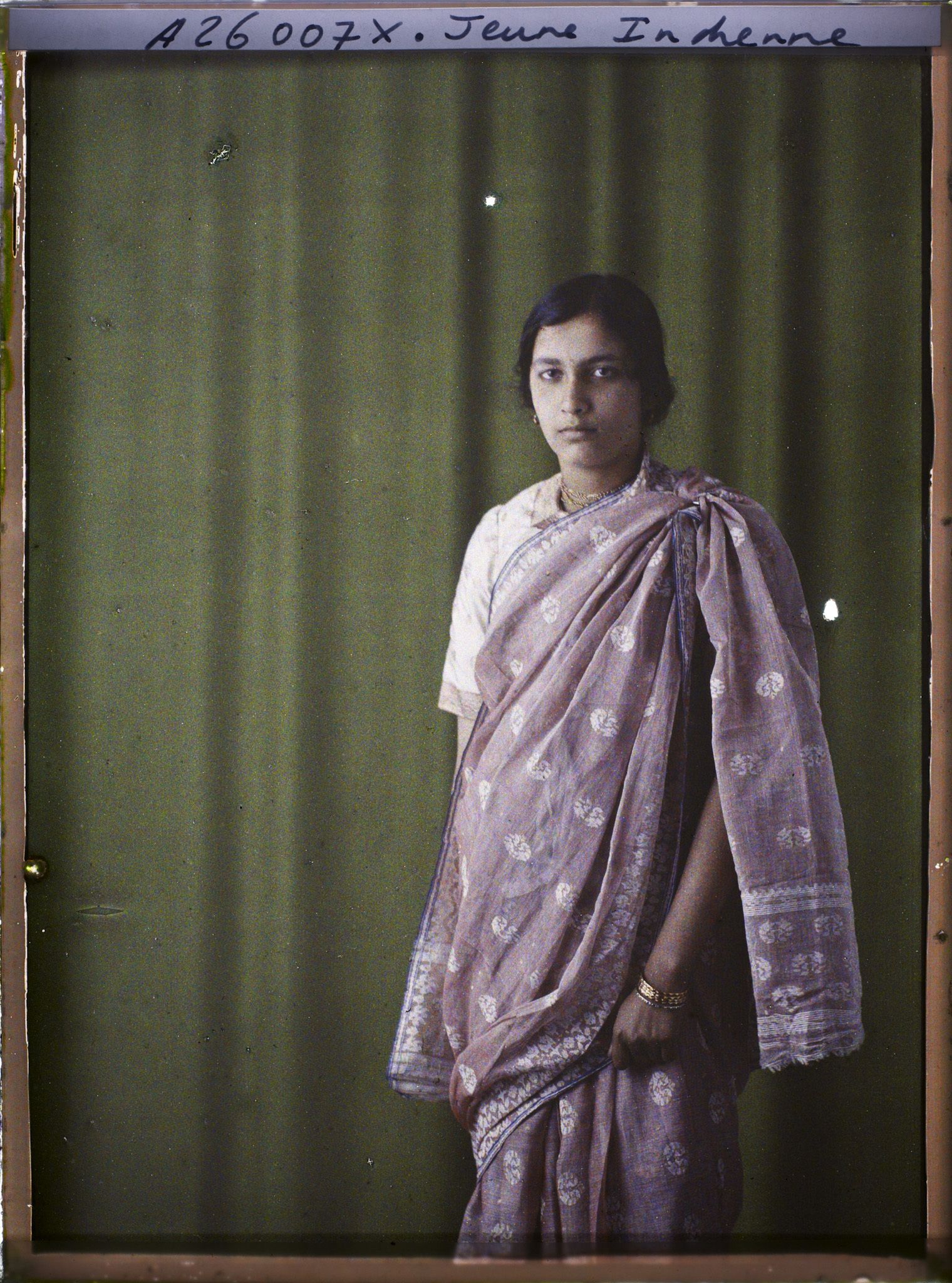 Image représentant Une jeune indienne