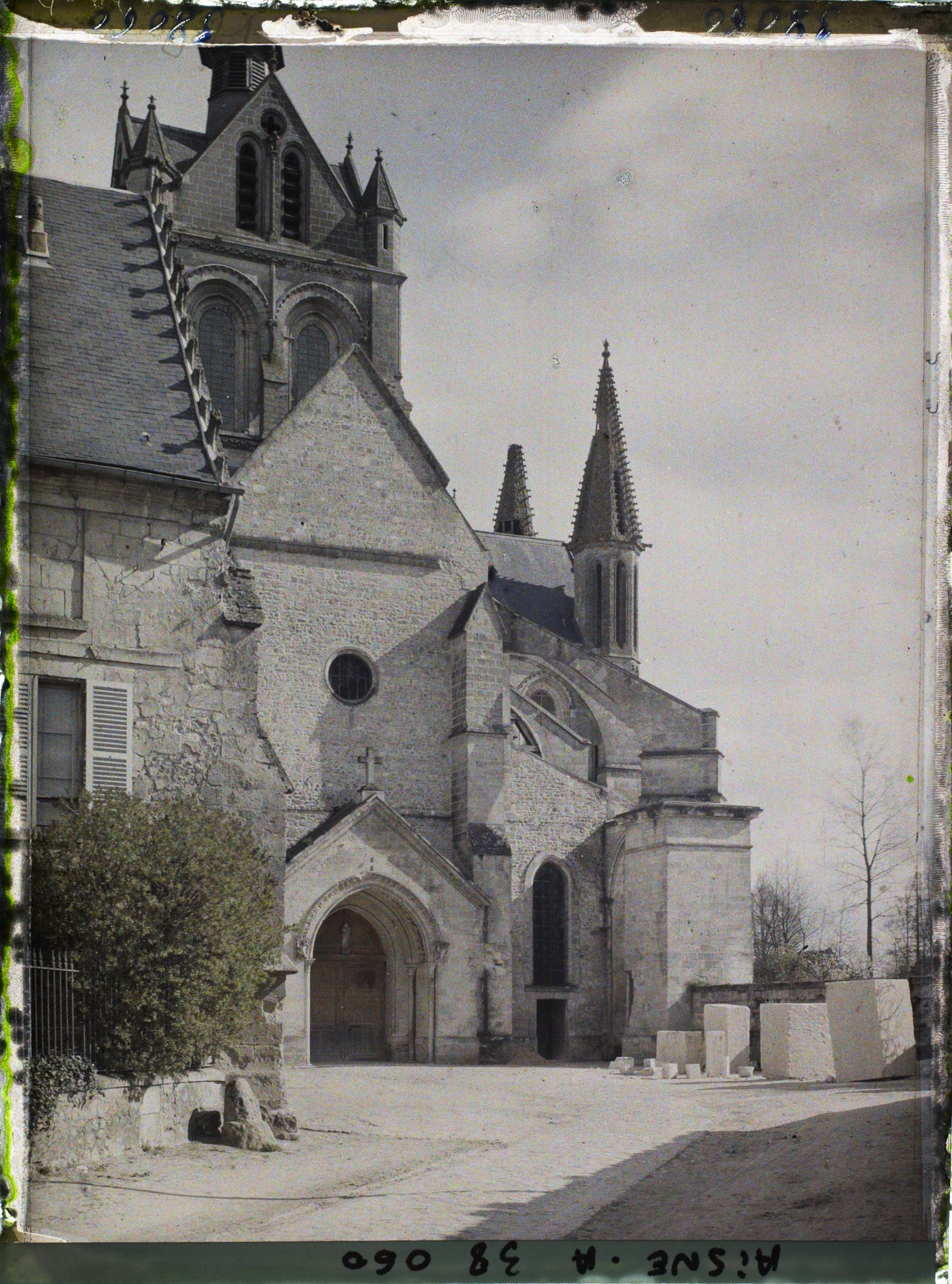 Image représentant France, Braine, Porche de l'Eglise