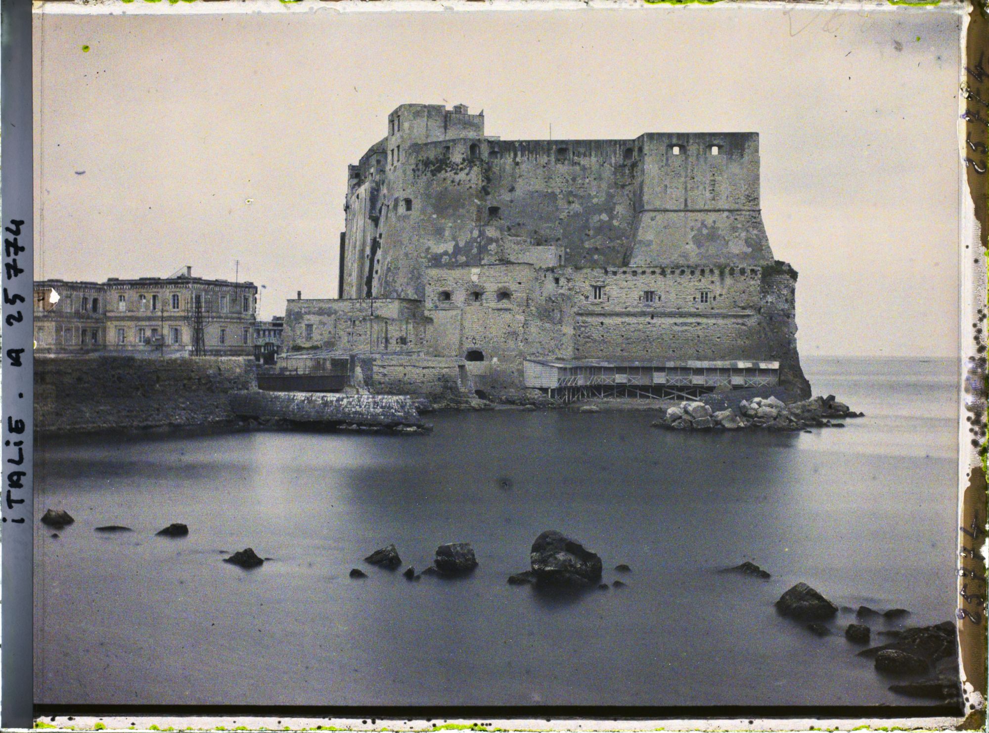 Image représentant Castello dell'Ovo ou château de l'œuf