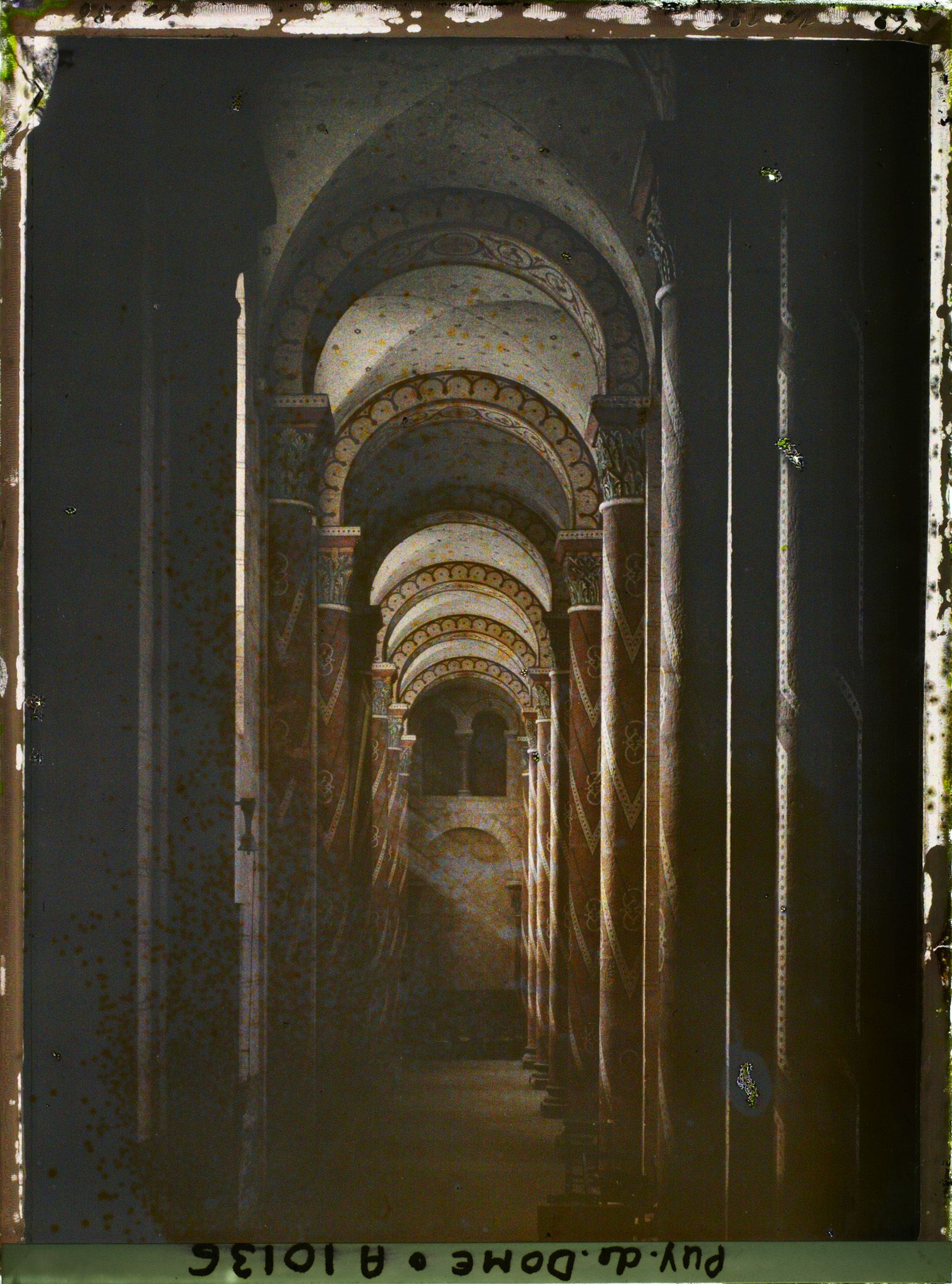 Image représentant France, Issoire, Intérieur de l'Eglise