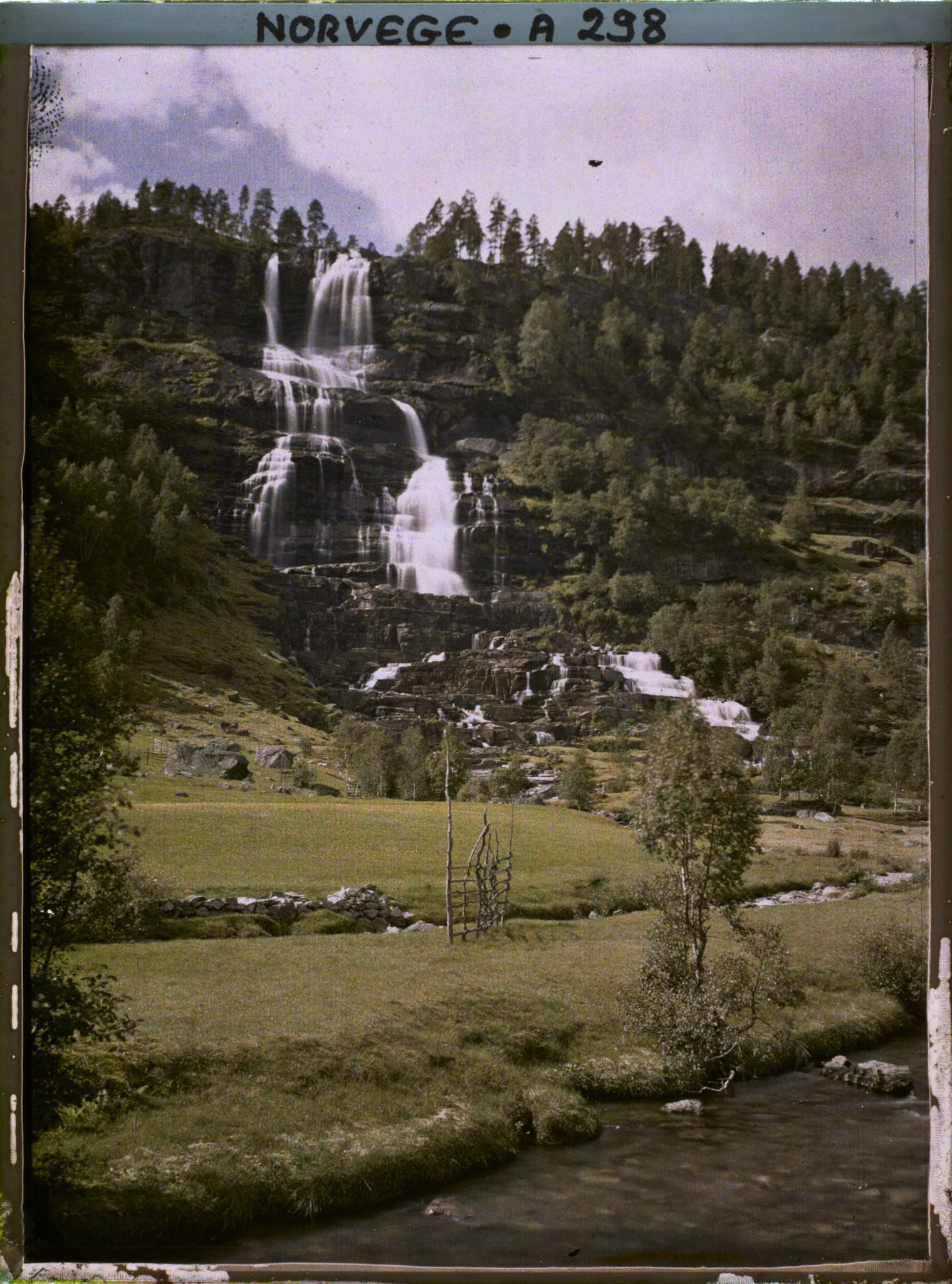 Image représentant Panorama de la cascade pris de la route