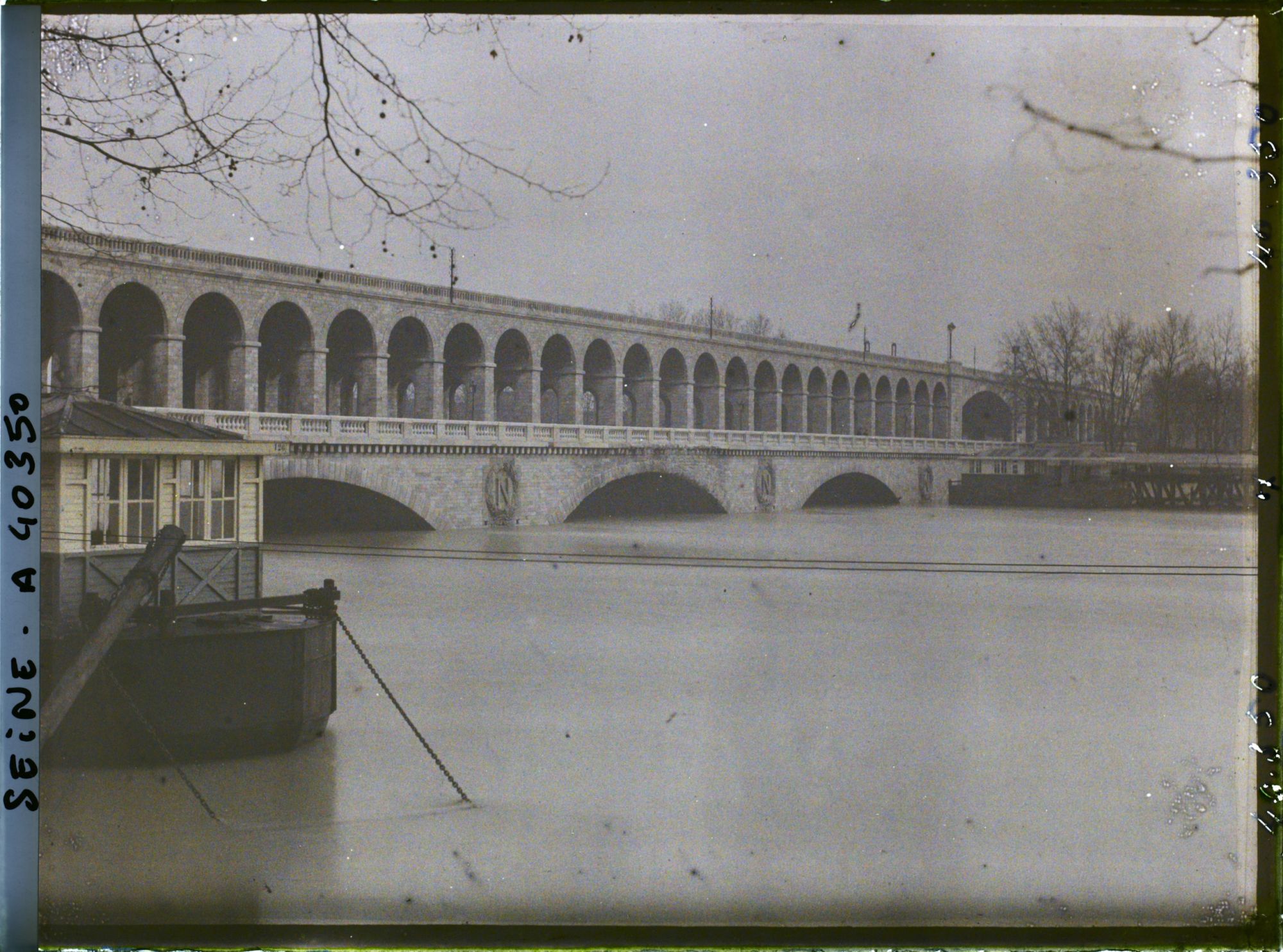 Image représentant La crue de la Seine au viaduc d'Auteuil