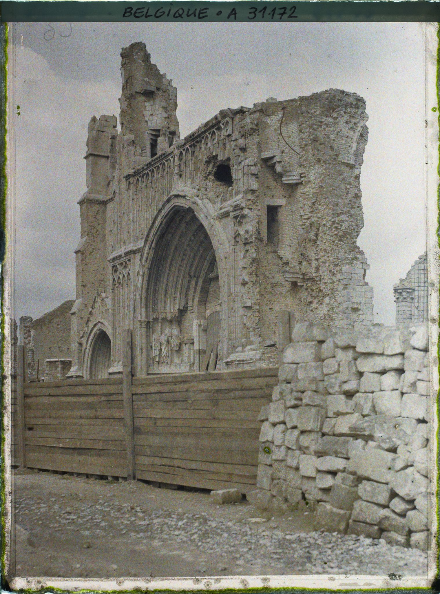 Image représentant Belgique, Ypres, Portail de l'Eglise St Martin