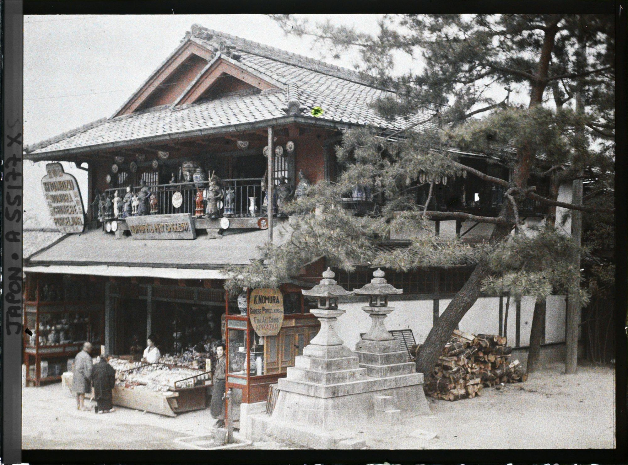 Image représentant Marchand de porcelaine dans la rue Kiyomizu-zaka