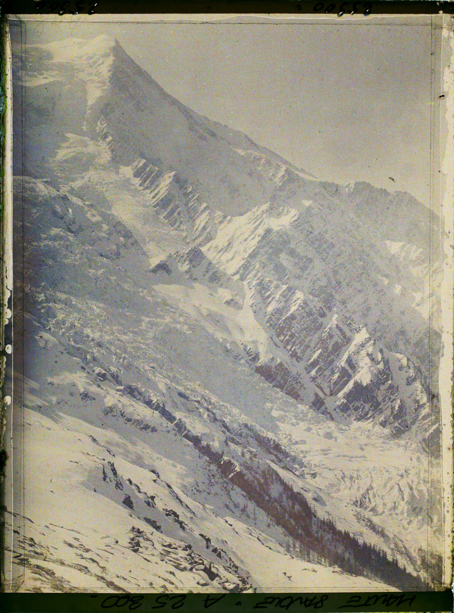 Image représentant France Les Alpes, Le Plan de l'aiguille, Aiguille du Gouter, le Rocher des Rognes et le Glacier des Bossons