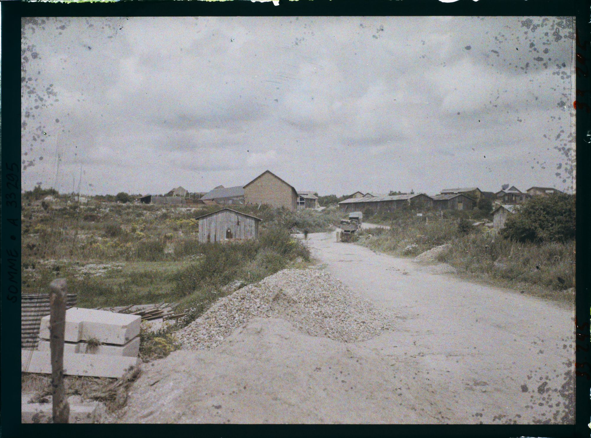 Image représentant France, Fricourt, Entrée de Fricourt par la route de Bray