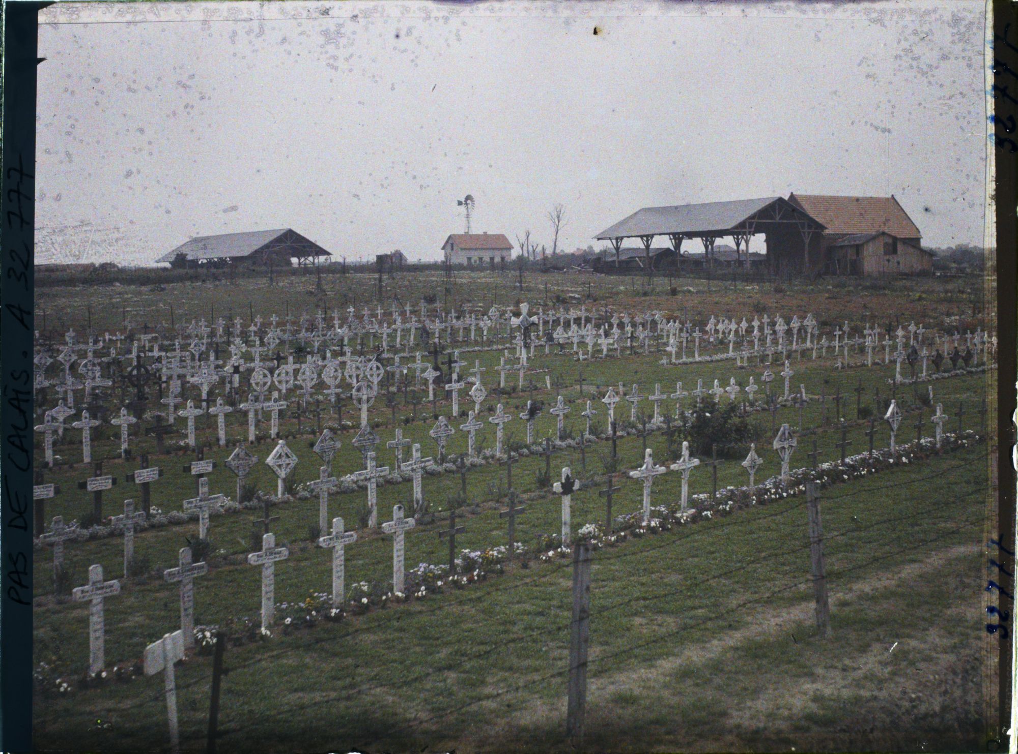 Image représentant France, La Targette, Vue panoramique du Cimetière Anglais