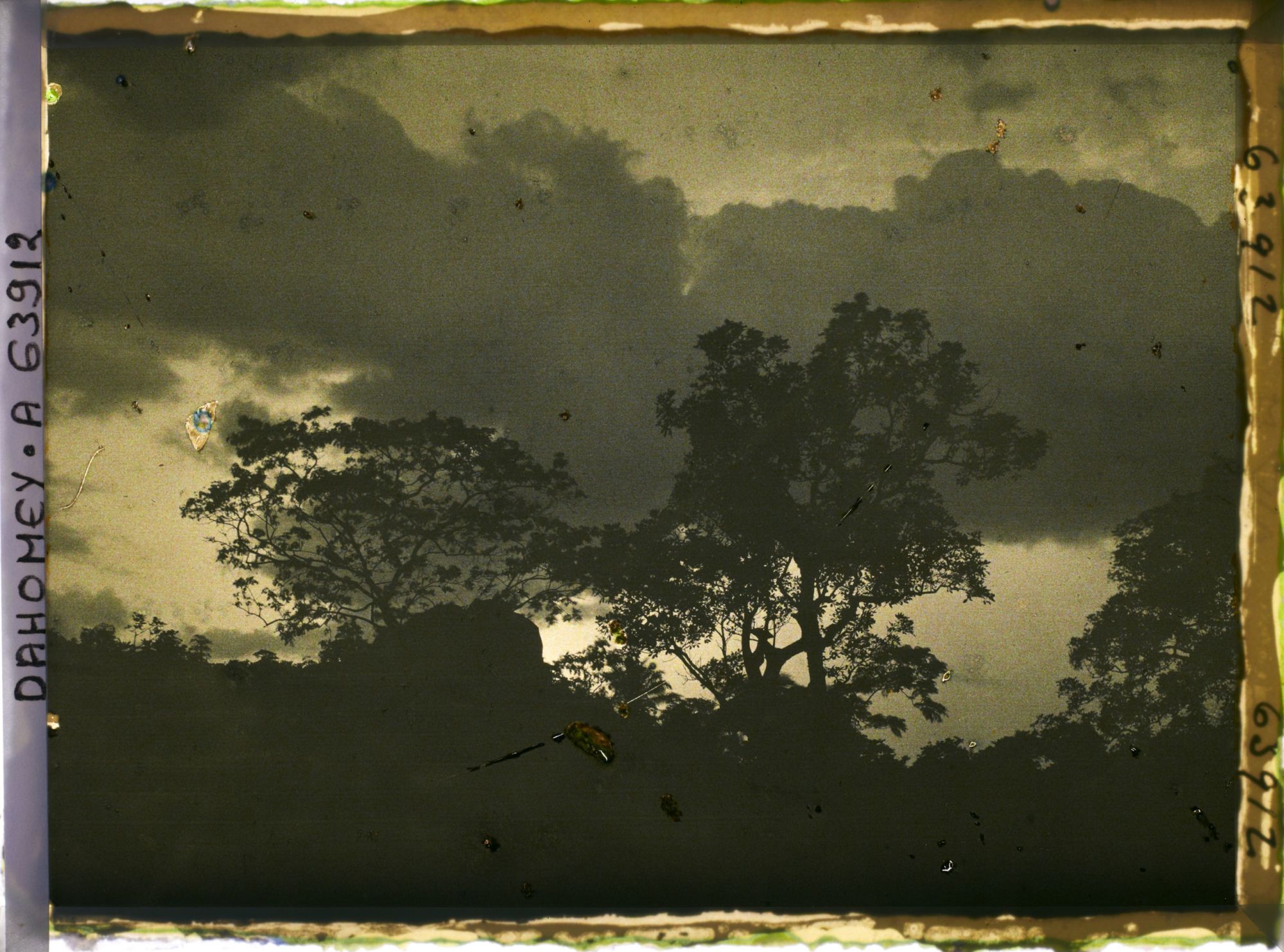 Image représentant Crépuscule ou orage sur la montagne de Dassa