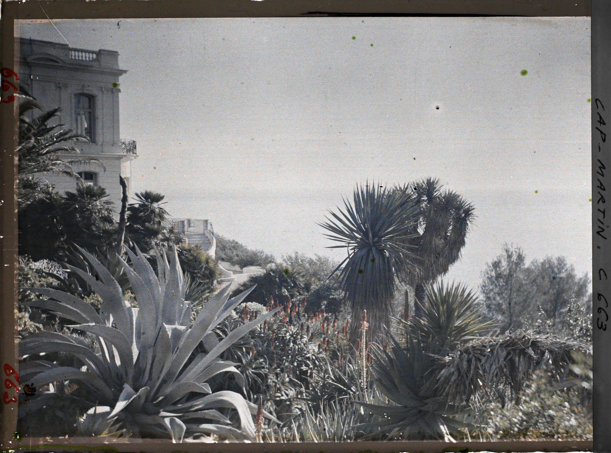 Image représentant La grande villa (qui prendra le nom de villa Zamir en 1930) surplombant la mer