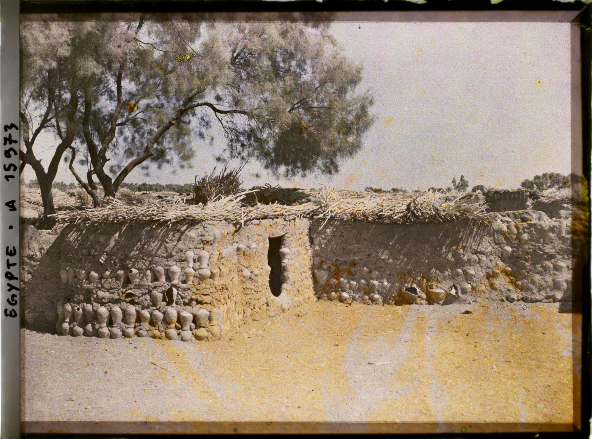 Image représentant Habitations en  null pisé et en cruches de rebut