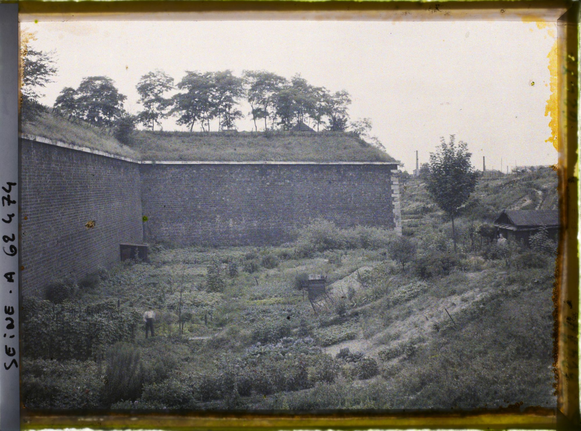 Image représentant Les jardins ouvriers dans les fossés des fortifications porte de la Villette