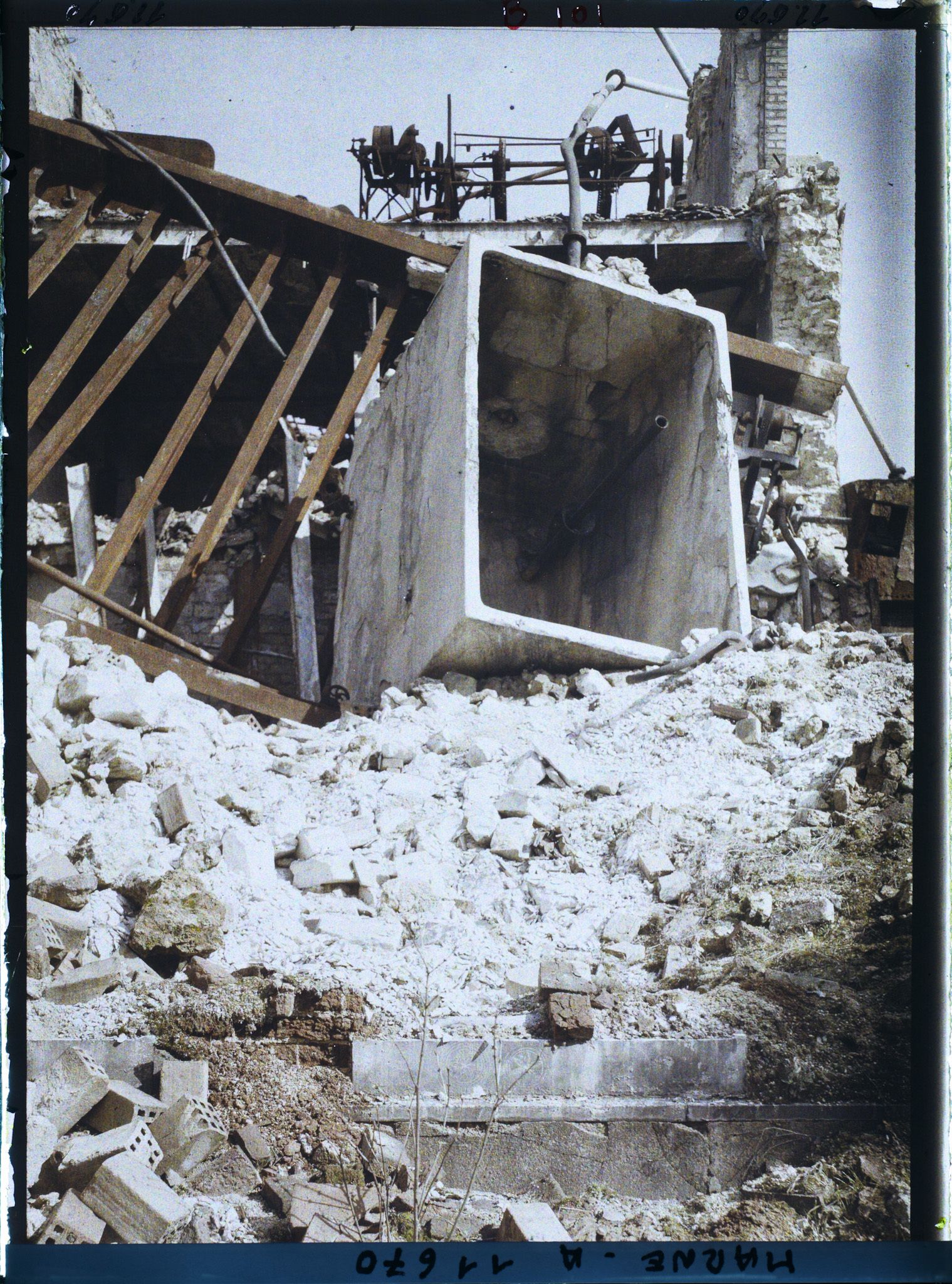 Image représentant France, Reims, Ruines d'une Usine