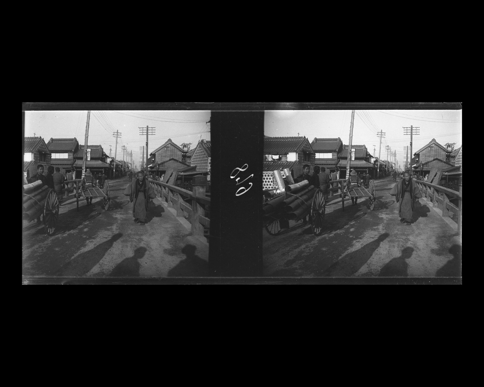 Image représentant Scène de rue sur un pont