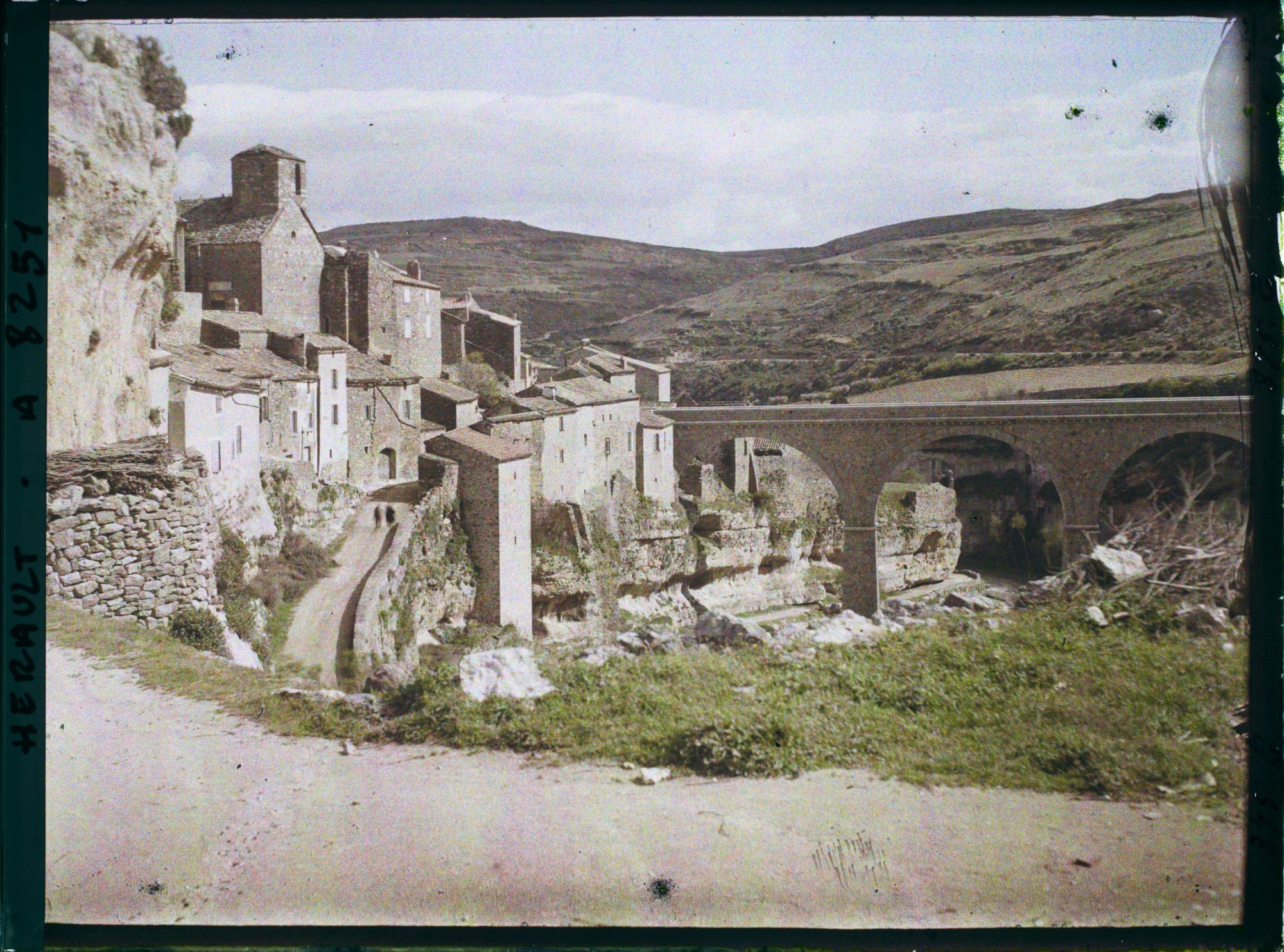 Image représentant L'angle du château et la vieille ville