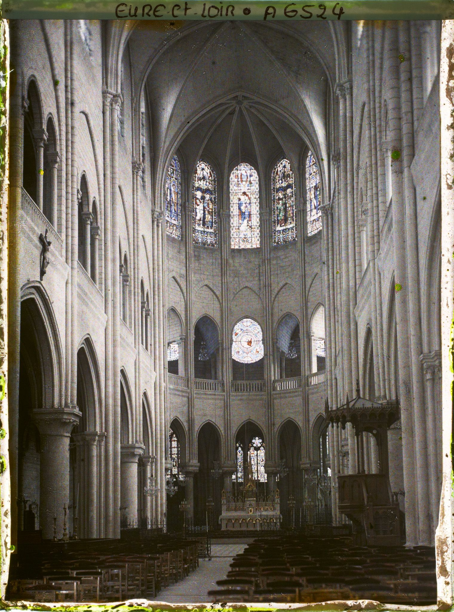 Image représentant La nef d'une église